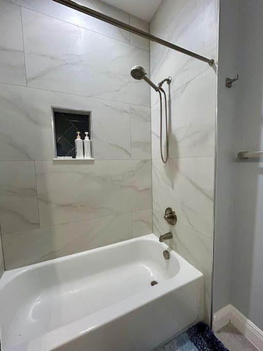 4 Bedroom 3 Full Bath Boho Oasis Saltwater Pool Near Downtown, North of Hyde Park Sleeps 12 Pets OK — 6