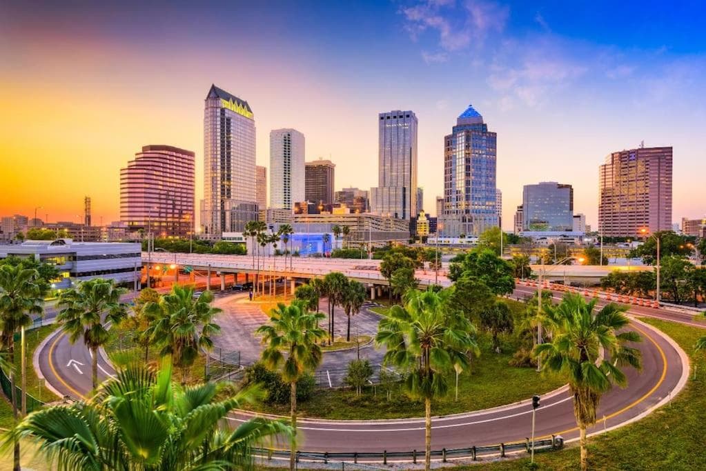 4 Bedroom House Near Downtown Tampa Sleeps 12 Pool Private Patio Pet Friendly — 13