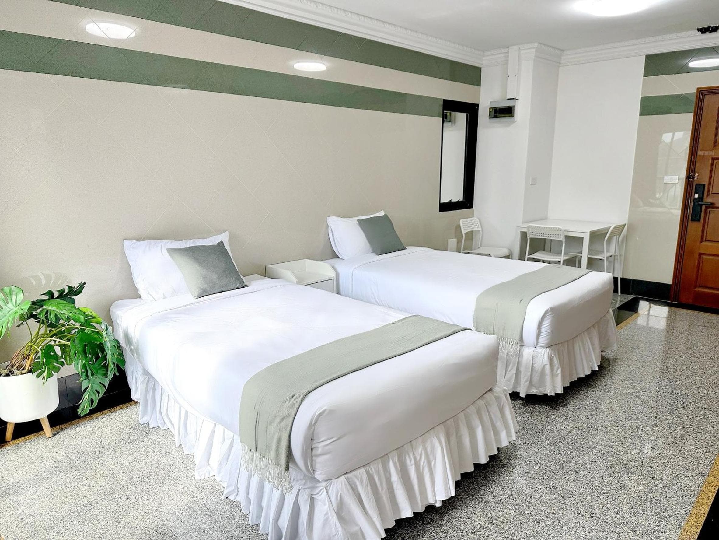 Center Bangkok Suite next to Platinum mall — 6