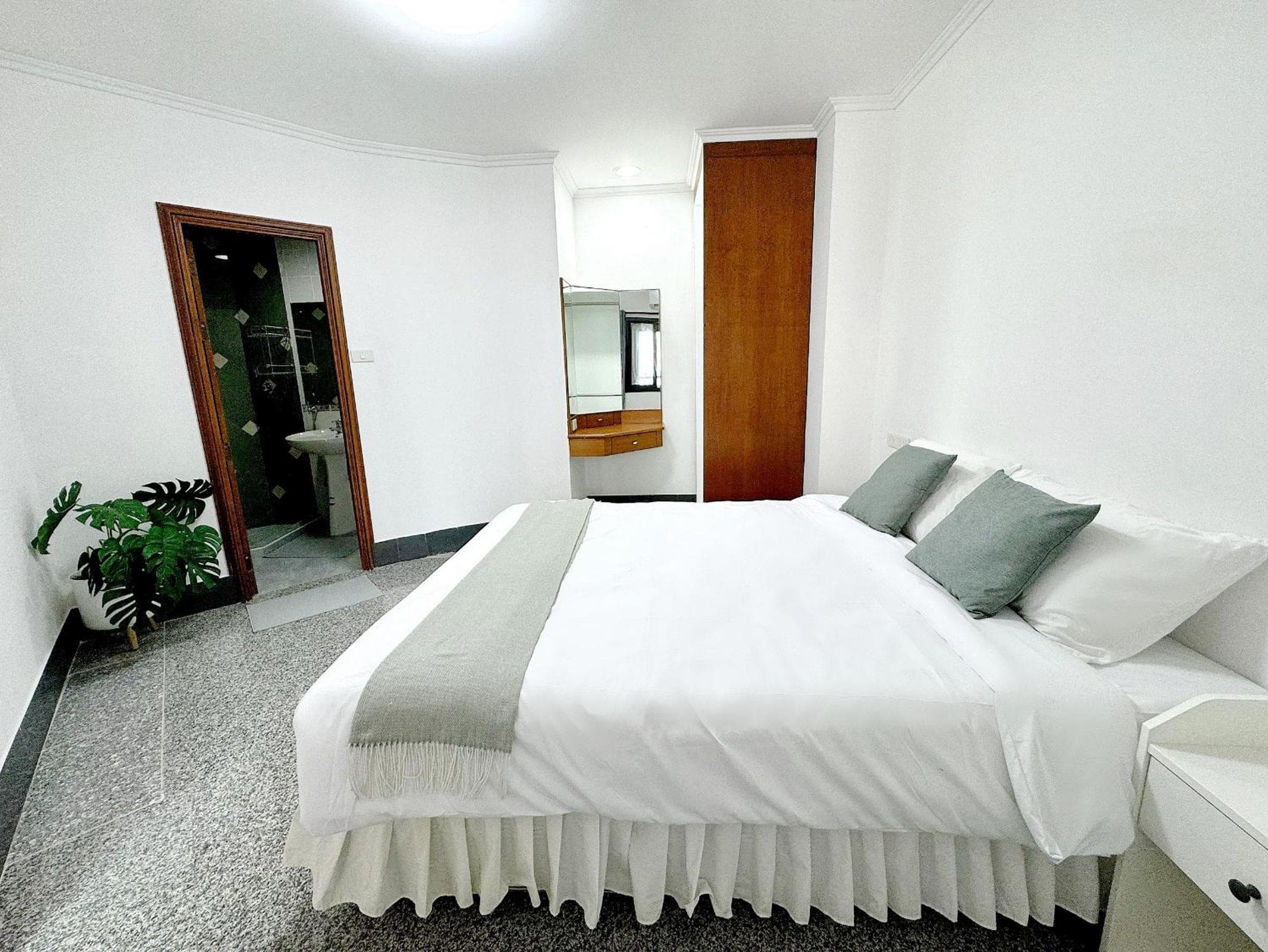 Center Bangkok Suite next to Platinum mall — 5