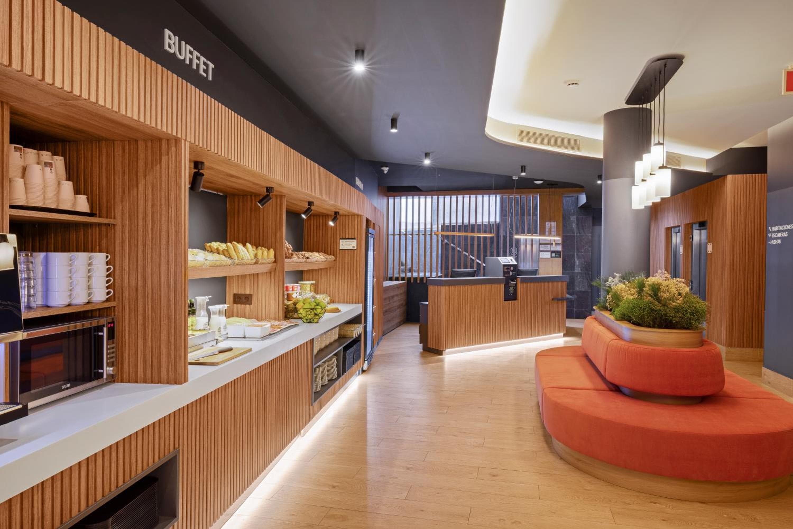 B&B HOTEL Málaga Centro — 7