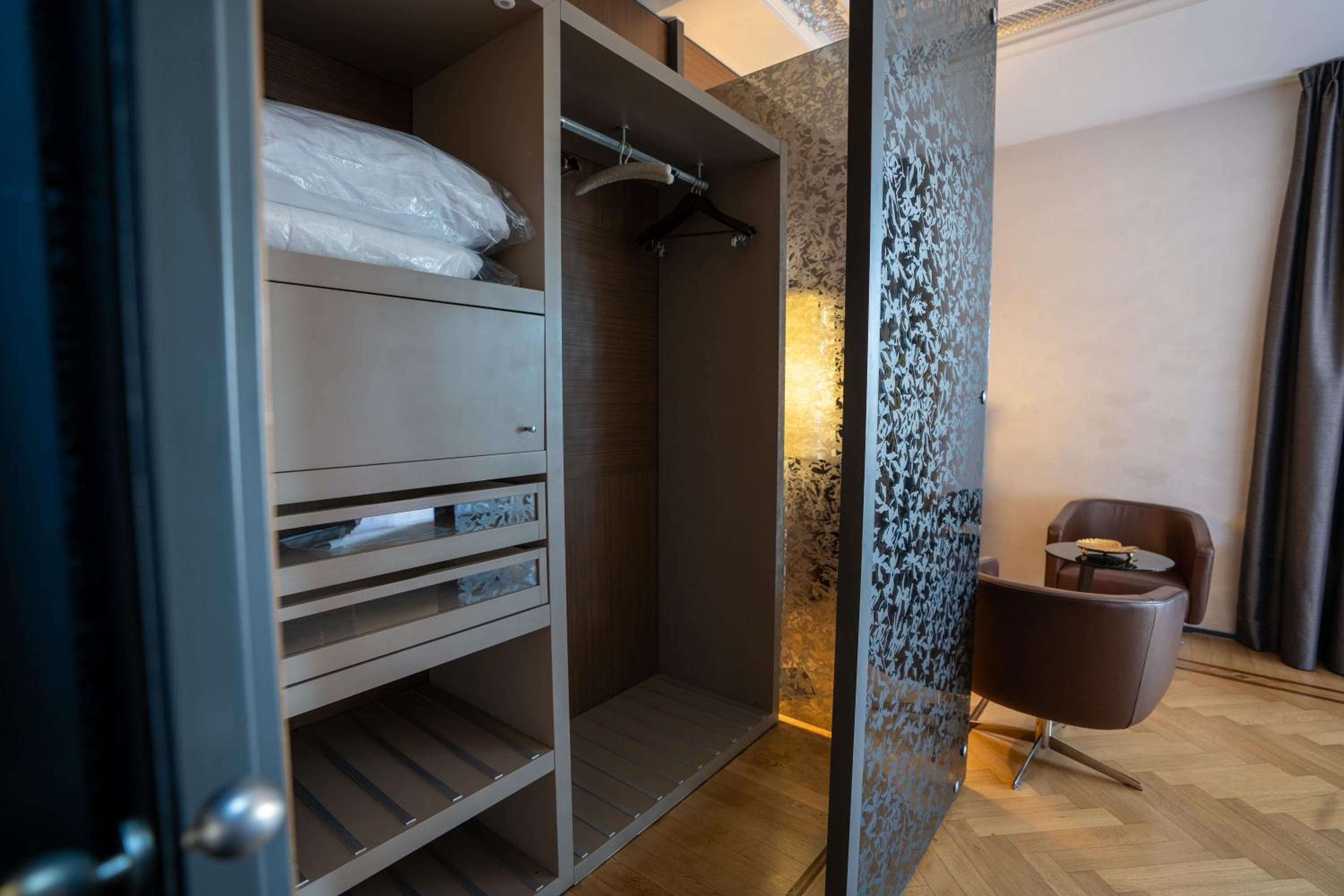 Divina Luxury Hotel — 25