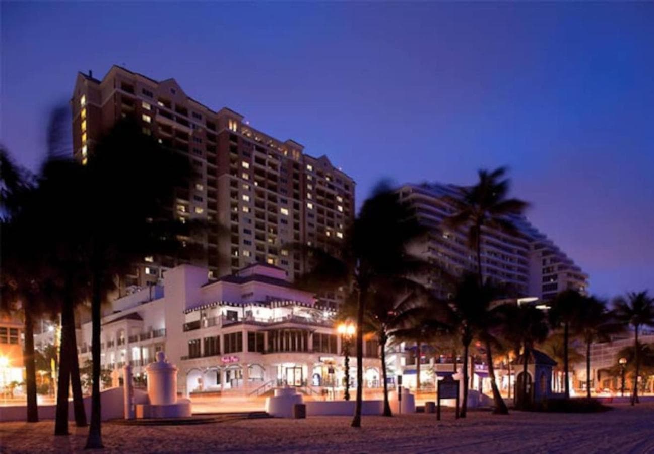 Marriott BeachPlace Towers Luxury Guest Room Sl — 13