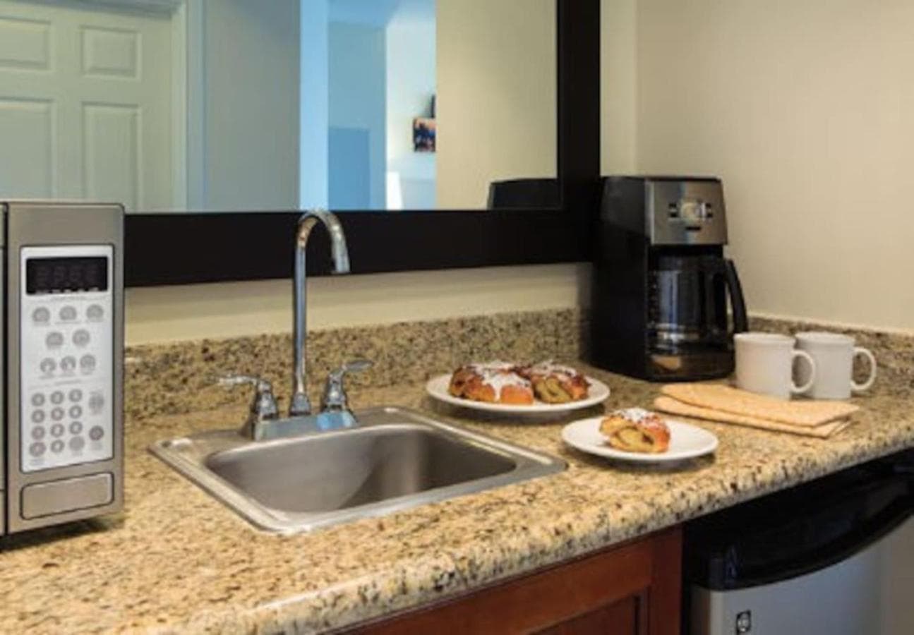 Marriott BeachPlace Towers Luxury Guest Room Sl — 8