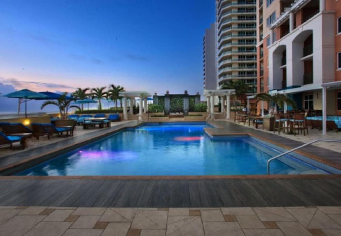 Marriott BeachPlace Towers Luxury Guest Room Sl — 2