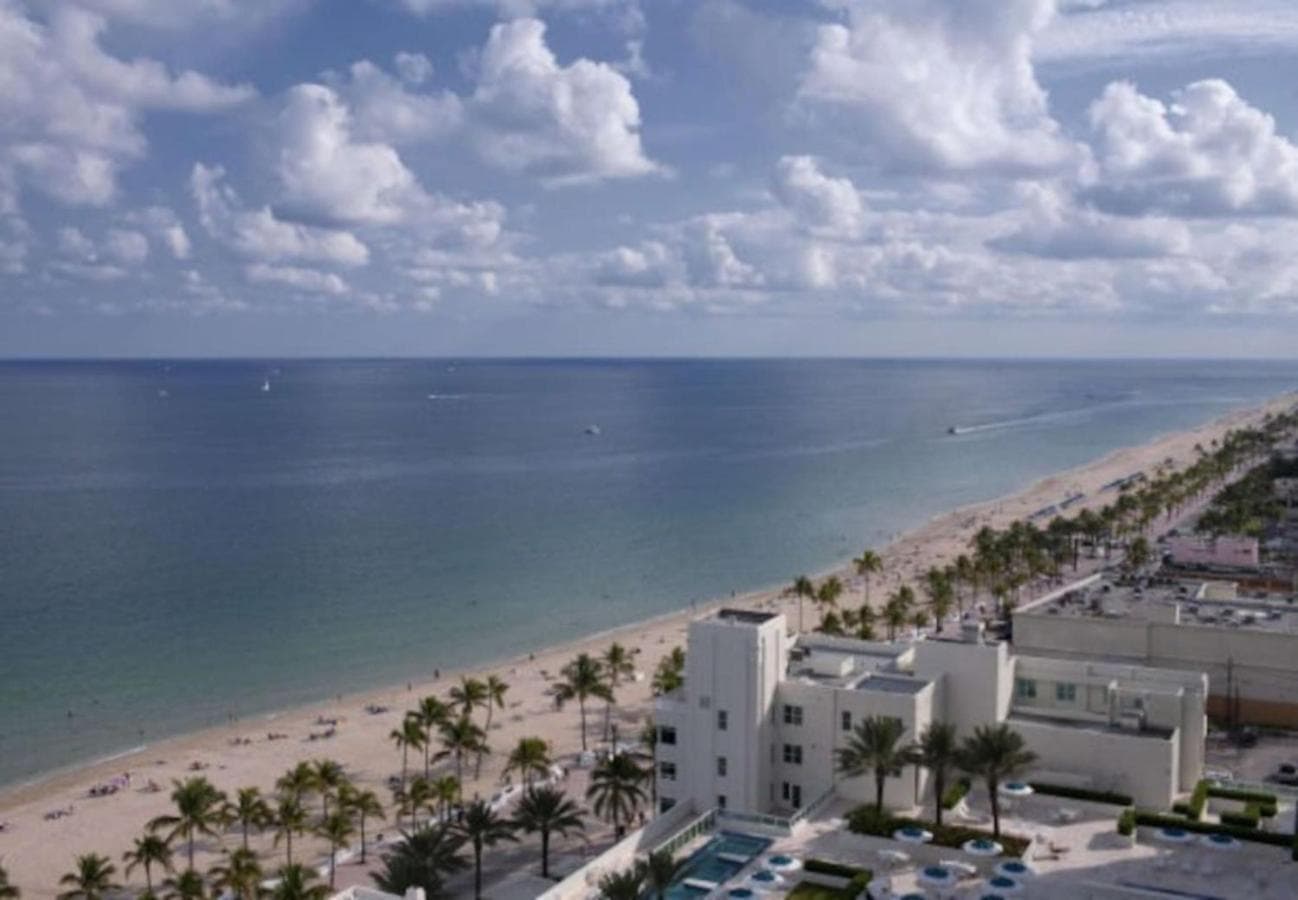 Marriott BeachPlace Towers Luxury Guest Room Sl — 17