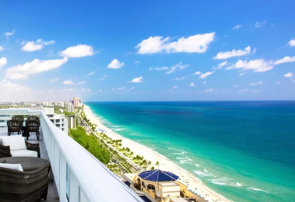 Stylish Oceanview Apartment Prime Location — 10