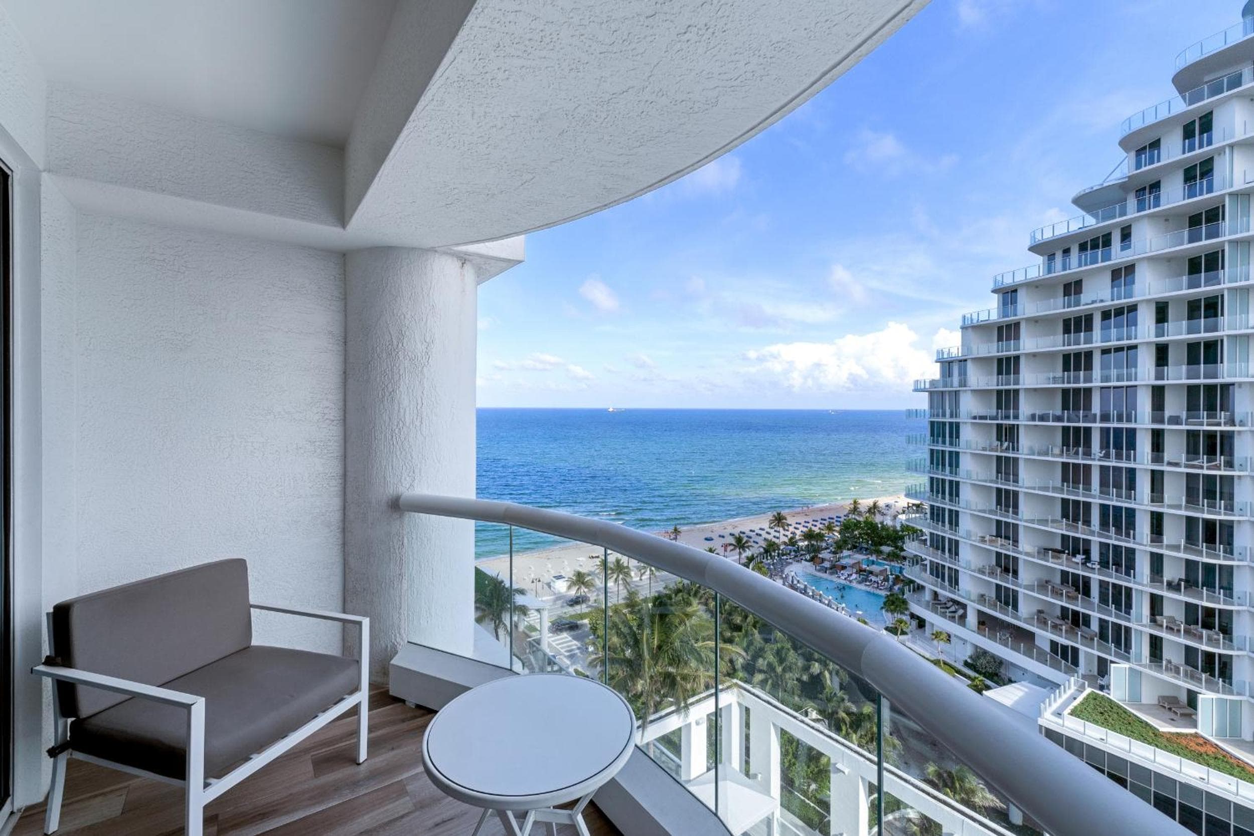 Stylish Oceanview Apartment Prime Location — 7