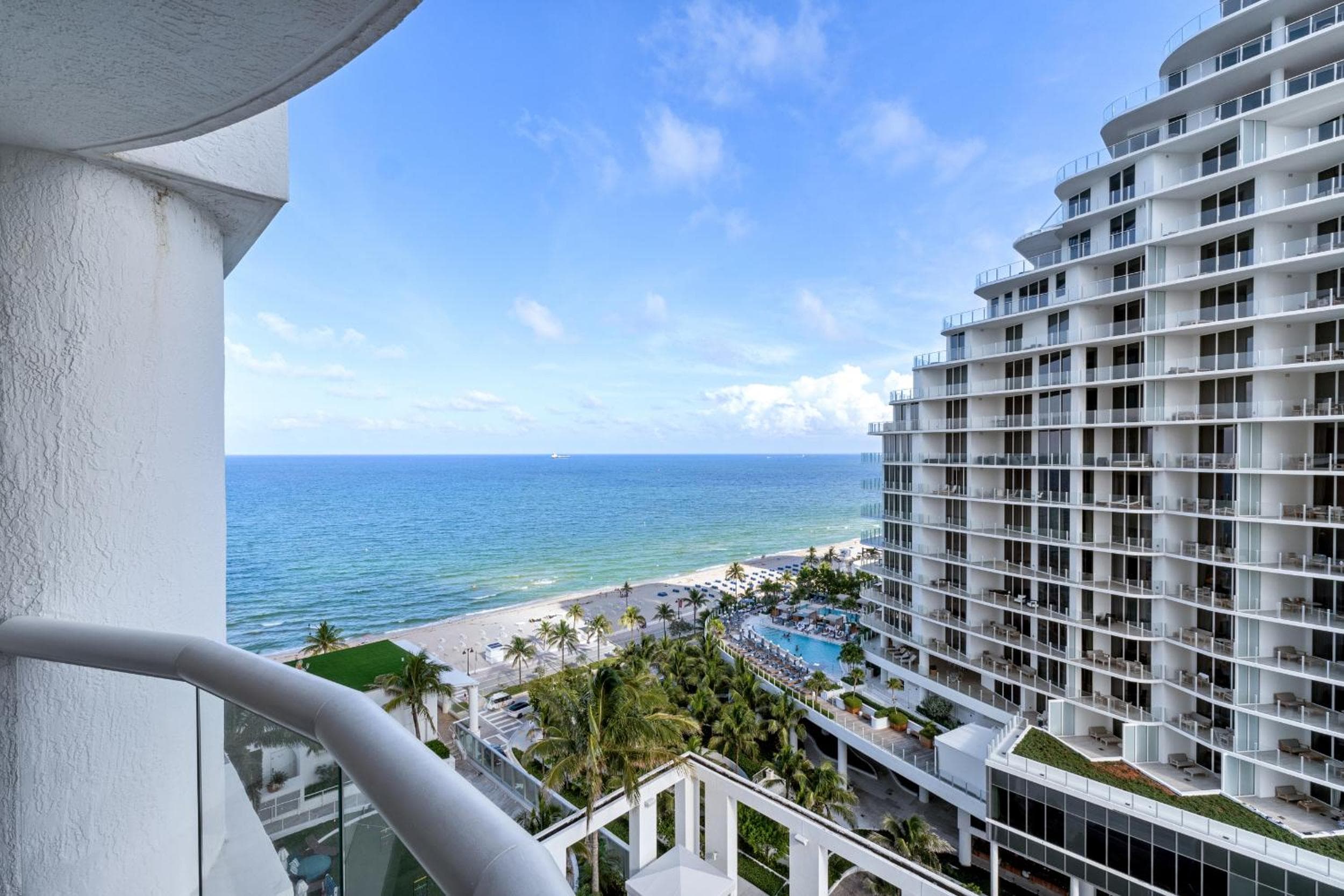 Stylish Oceanview Apartment Prime Location — 9