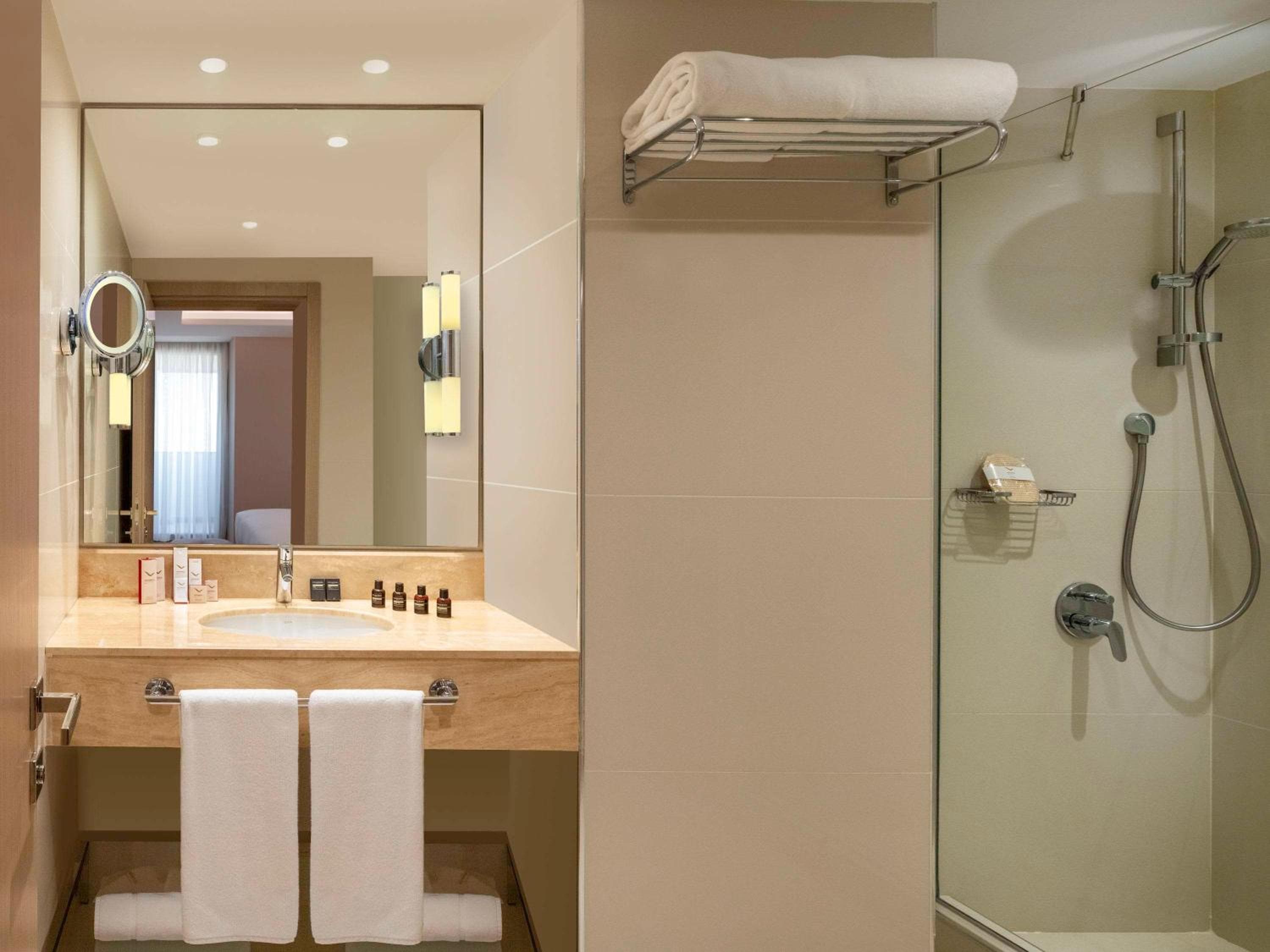 Mövenpick Hotel Istanbul Bosphorus — 25