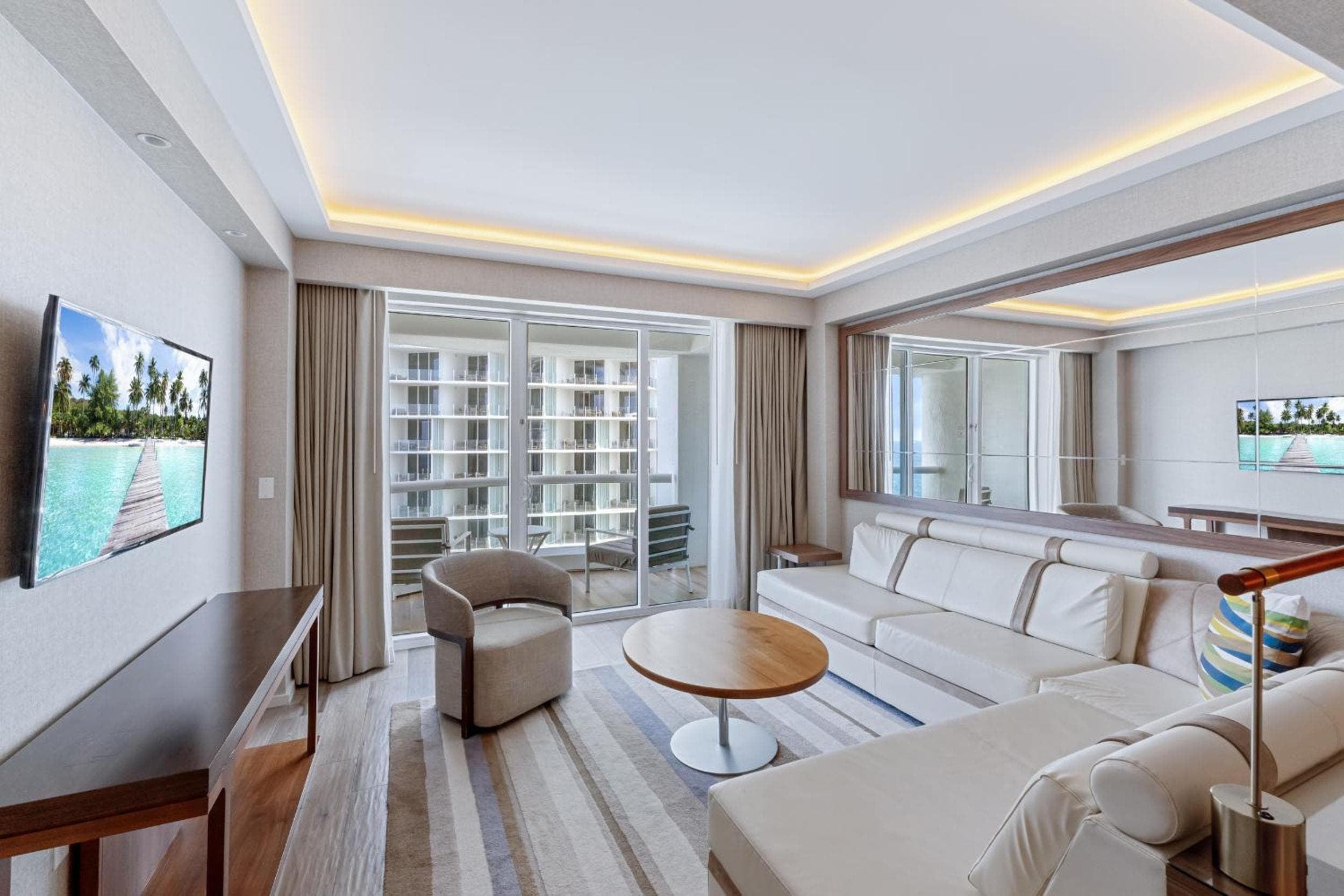 Stylish Oceanview Apartment Prime Location — 18
