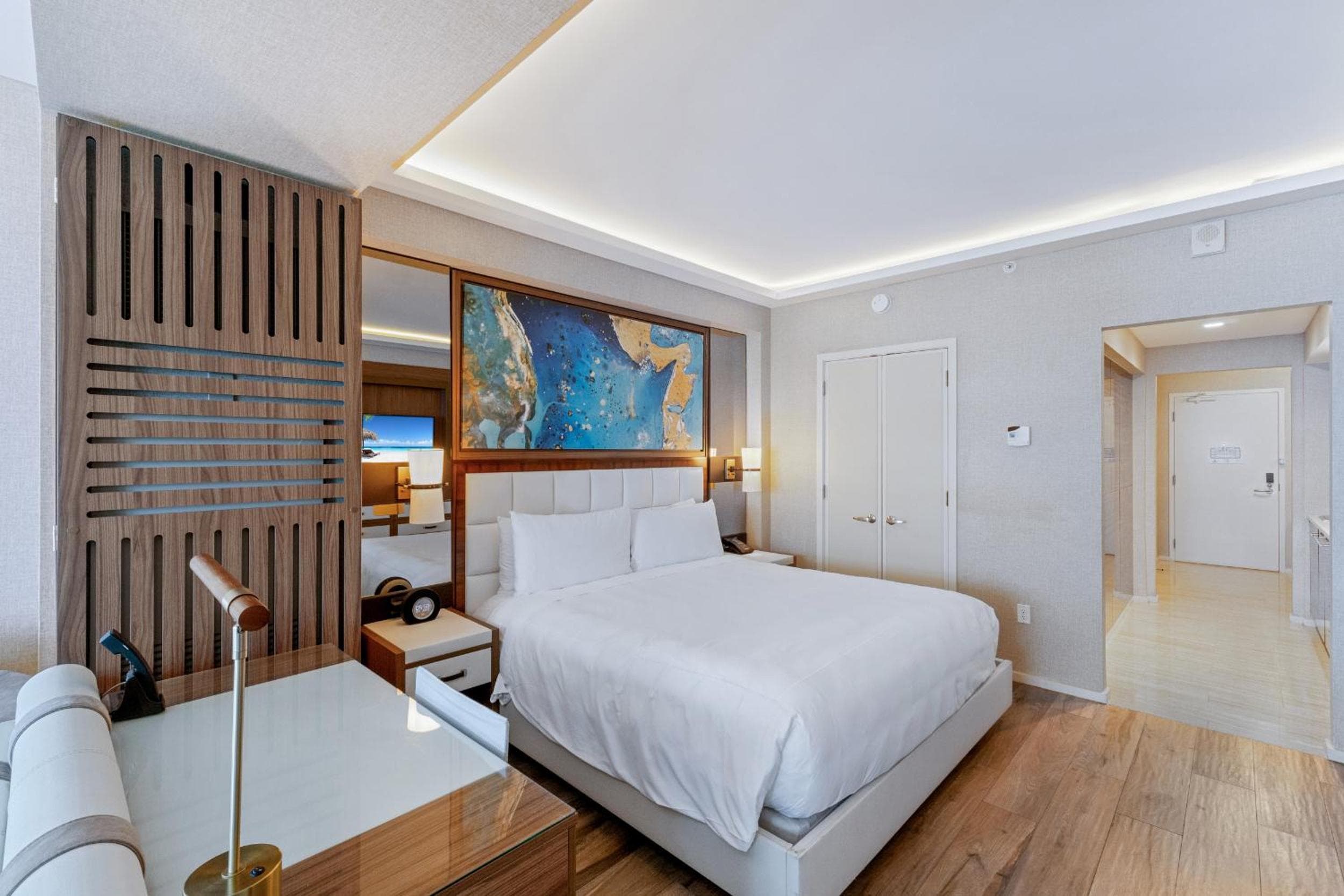 Stylish Oceanview Apartment Prime Location — 11