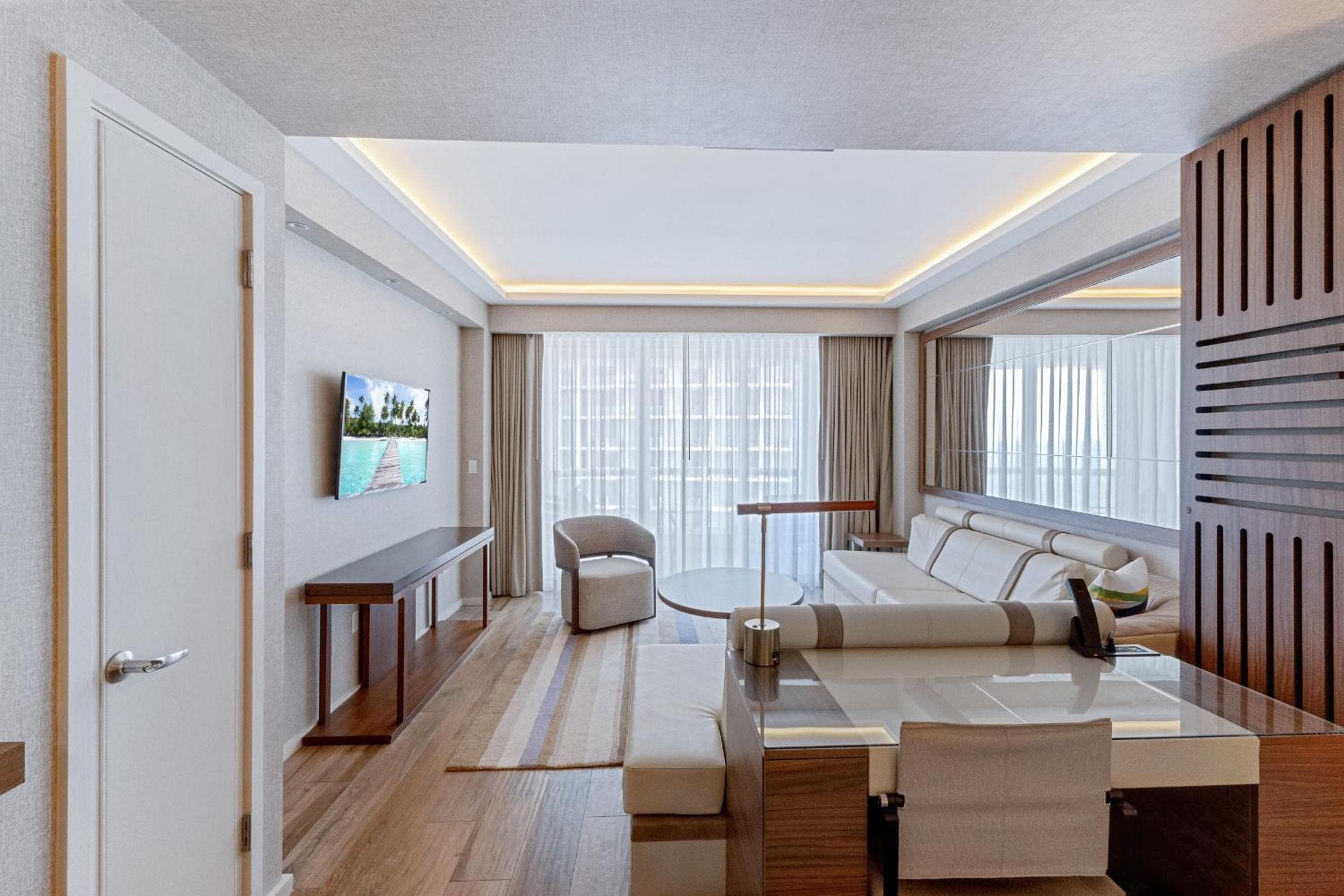 Stylish Oceanview Apartment Prime Location — 17