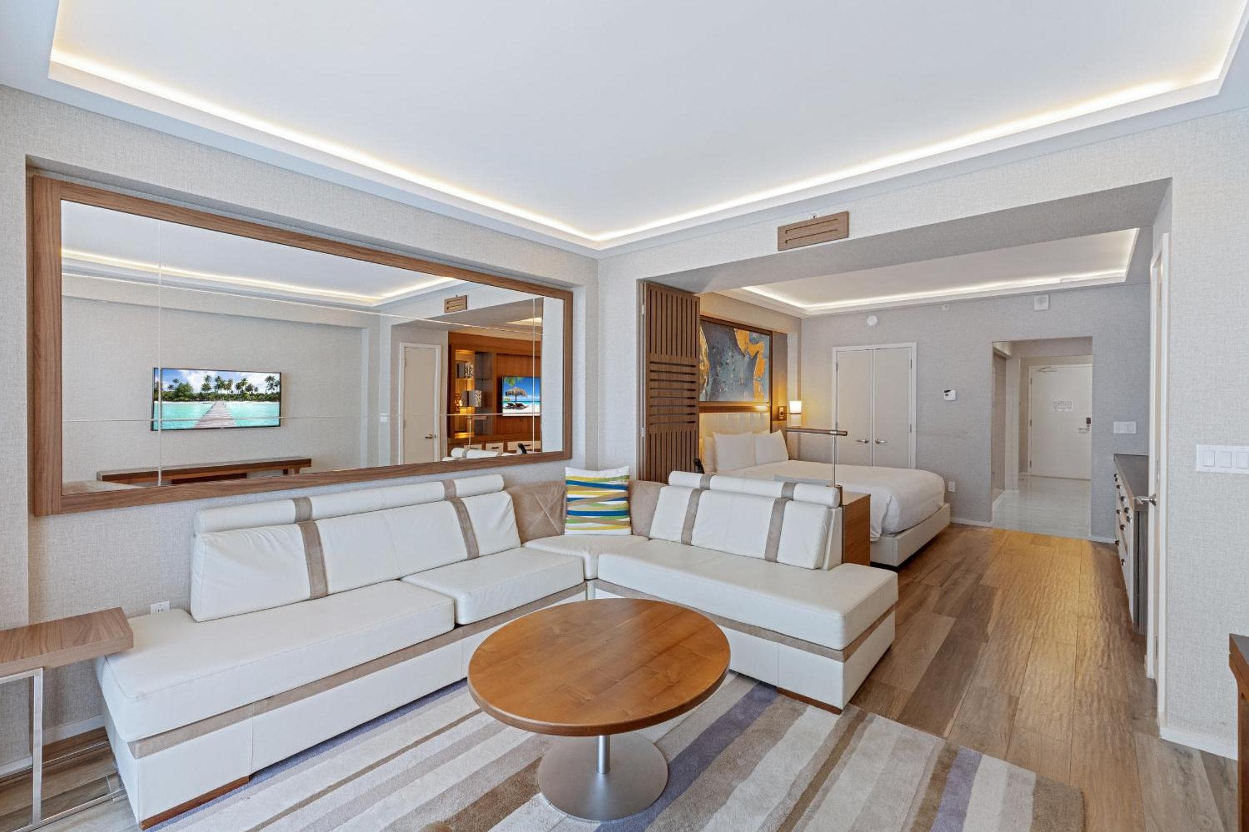 Stylish Oceanview Apartment Prime Location — 15