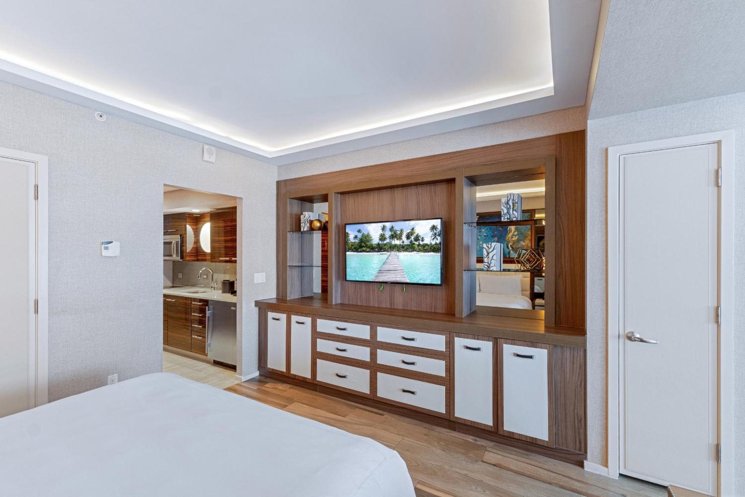 Stylish Oceanview Apartment Prime Location — 14