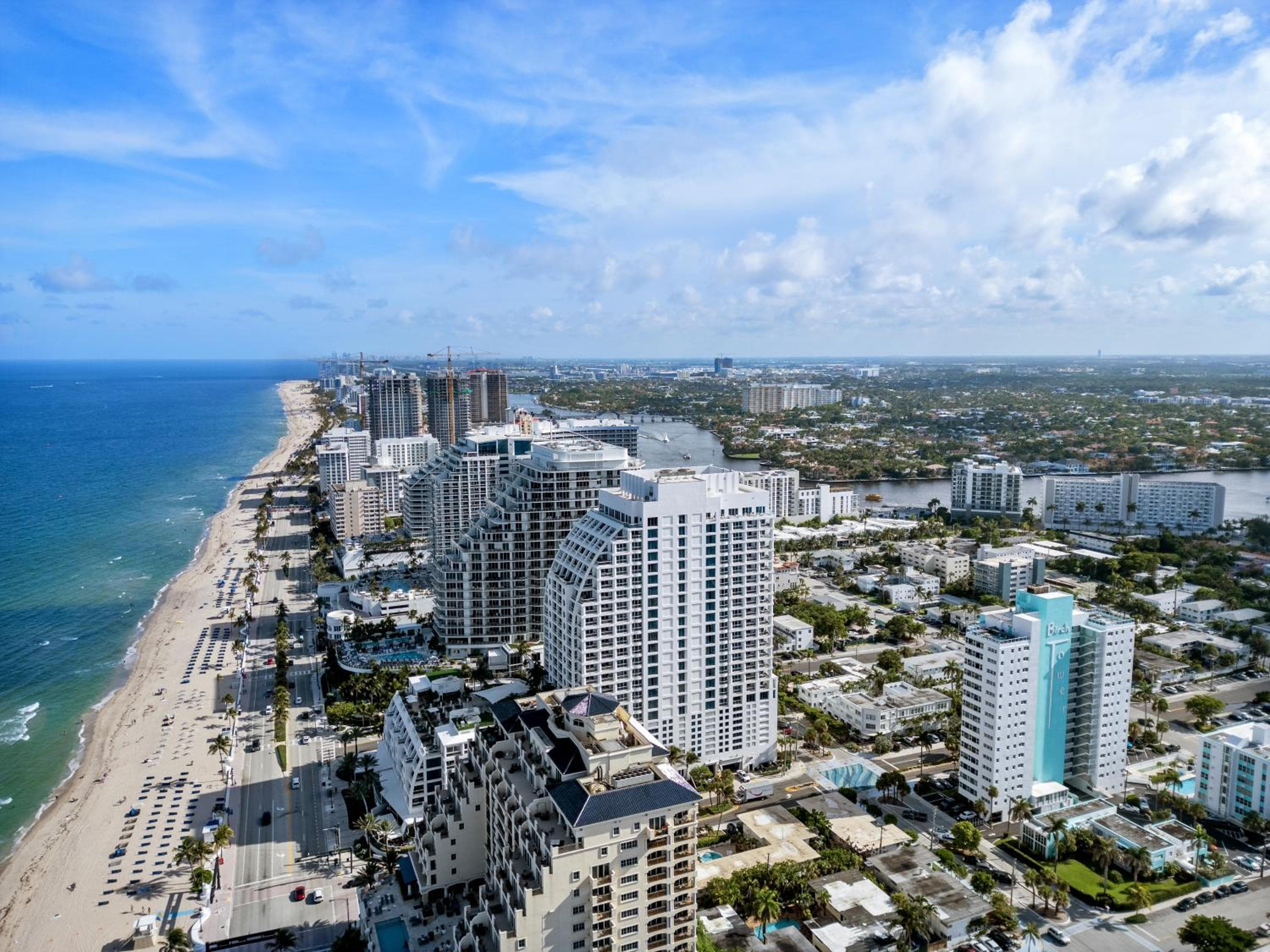 Stylish Oceanview Apartment Prime Location — 3