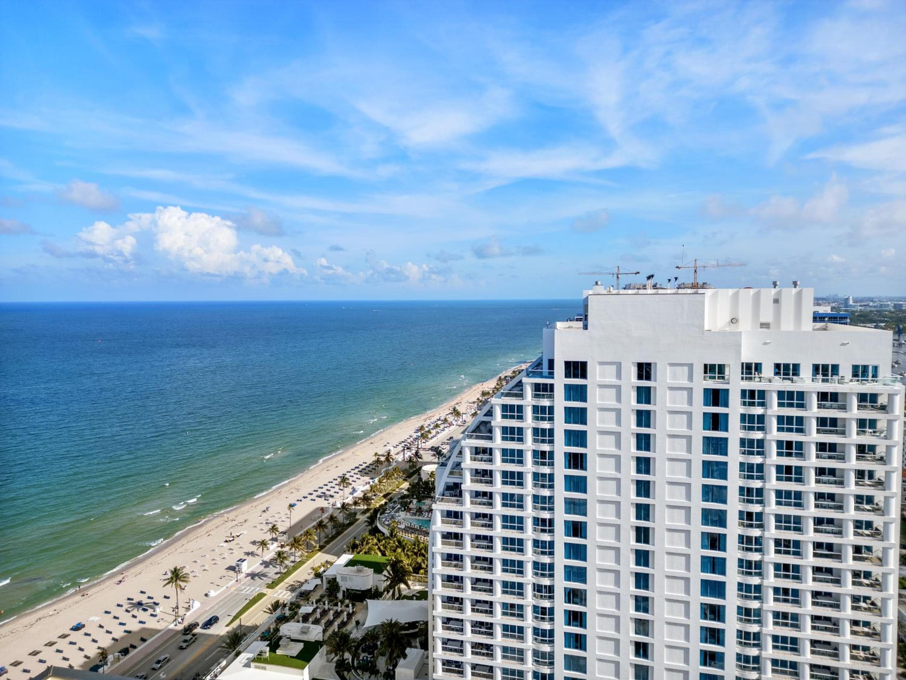 Stylish Oceanview Apartment Prime Location — 2