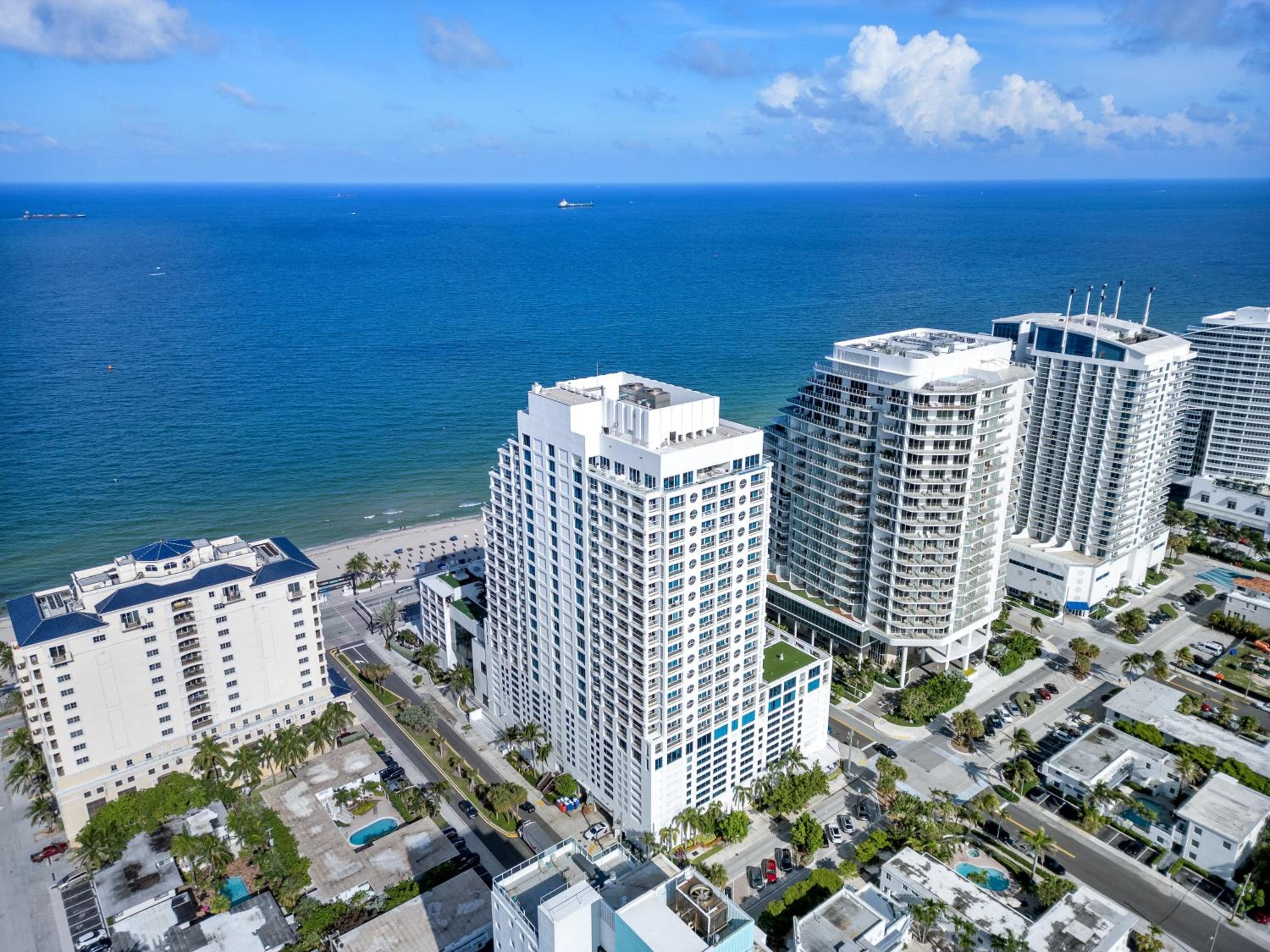 Stylish Oceanview Apartment Prime Location — 4