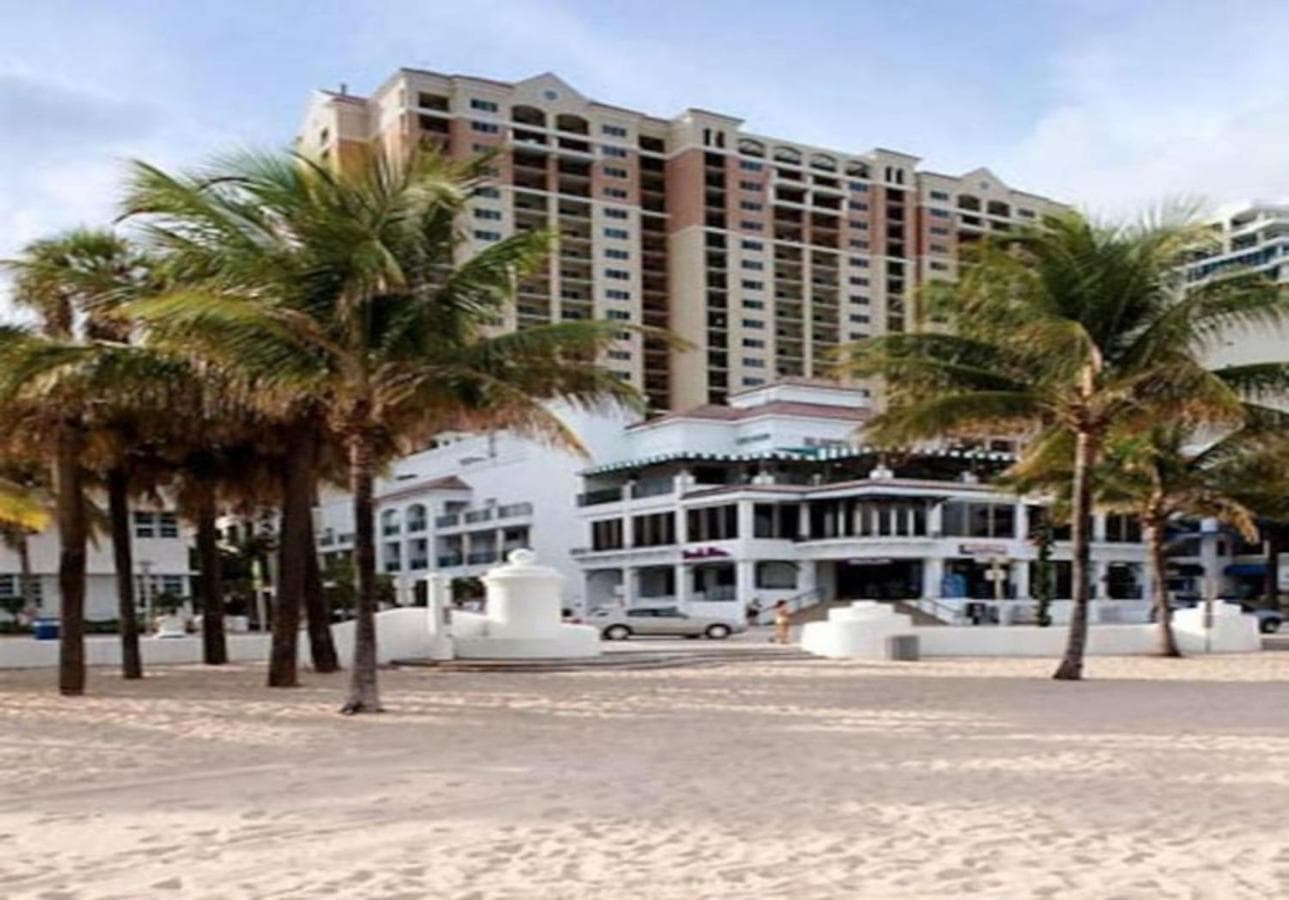 Marriott BeachPlace Towers Luxury Guest Room Sl — 1