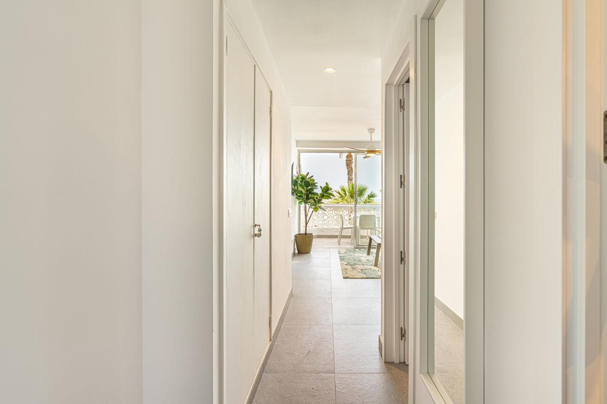Modern Renovated Apartment with Terrace in Playa de las Americas — 5