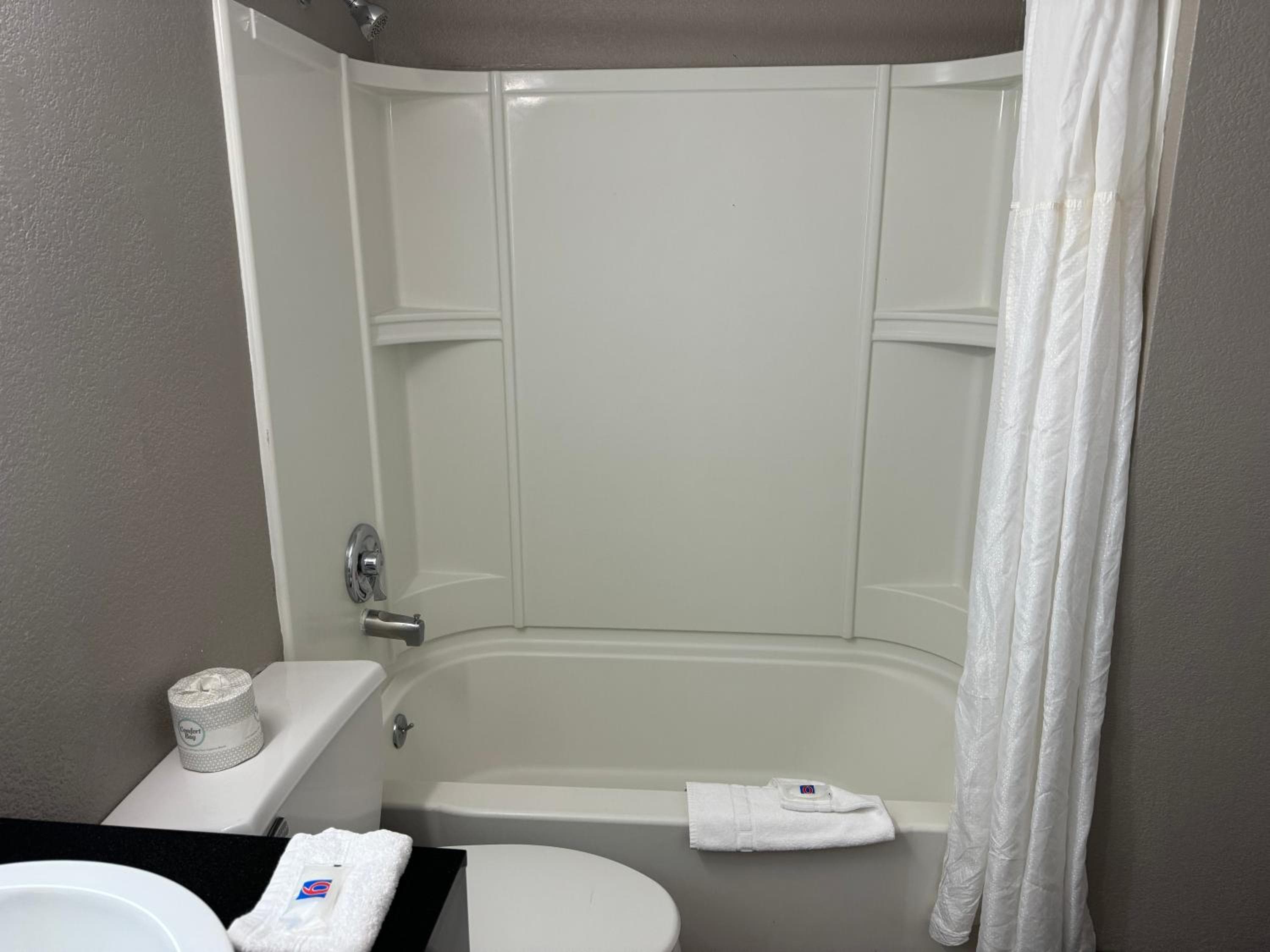Motel 6 Hollywood — 15
