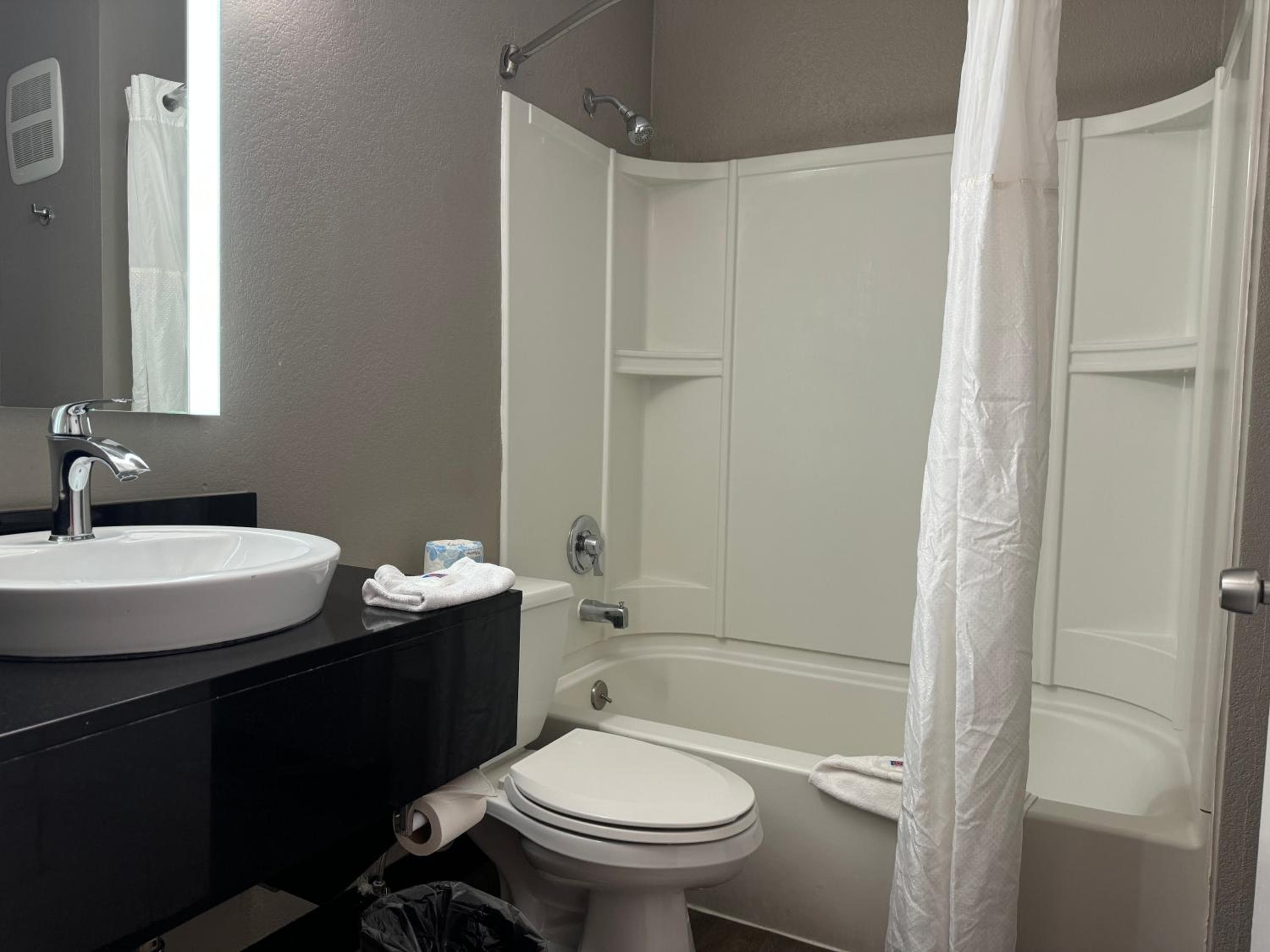 Motel 6 Hollywood — 19
