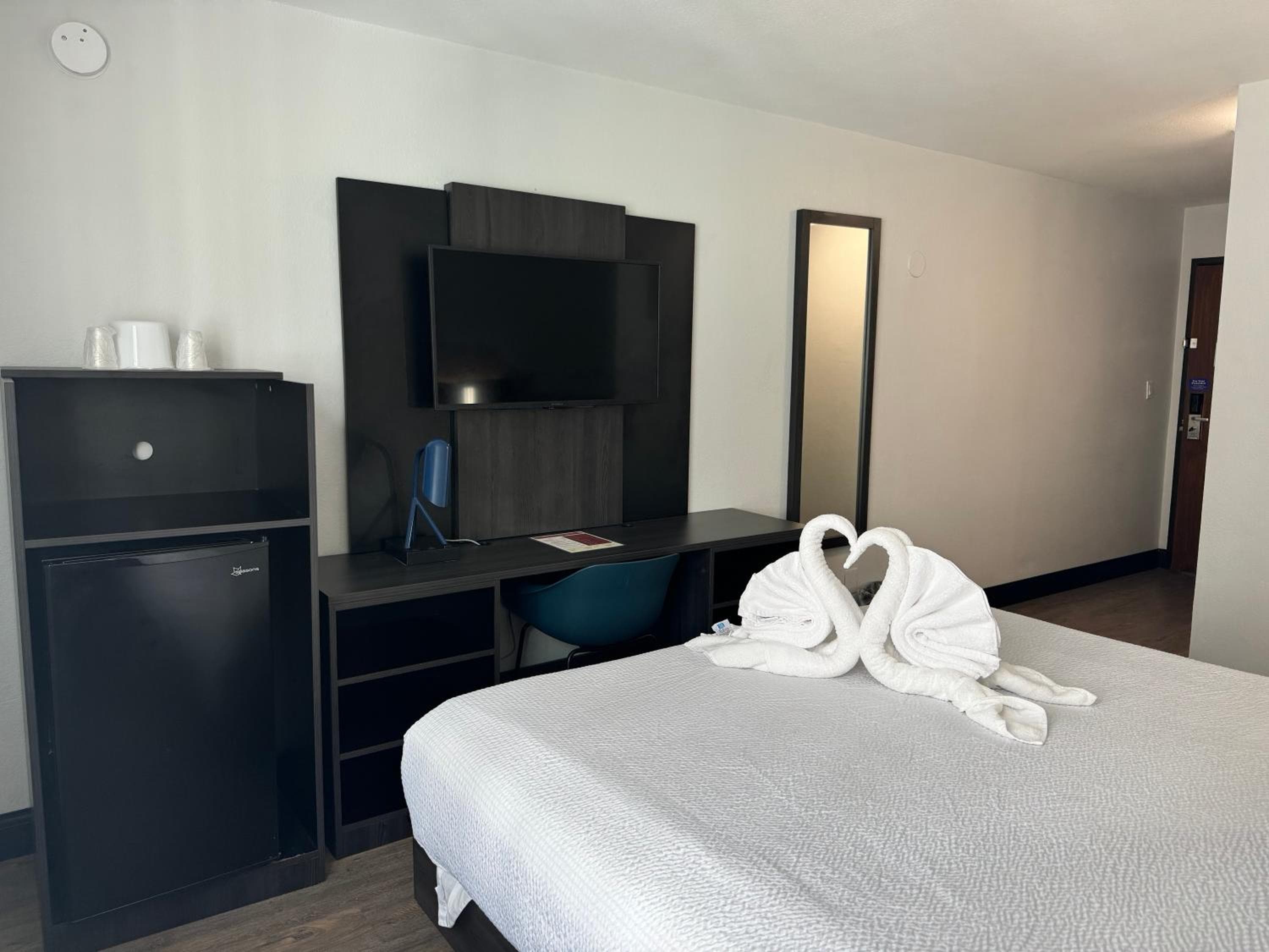 Motel 6 Hollywood — 7