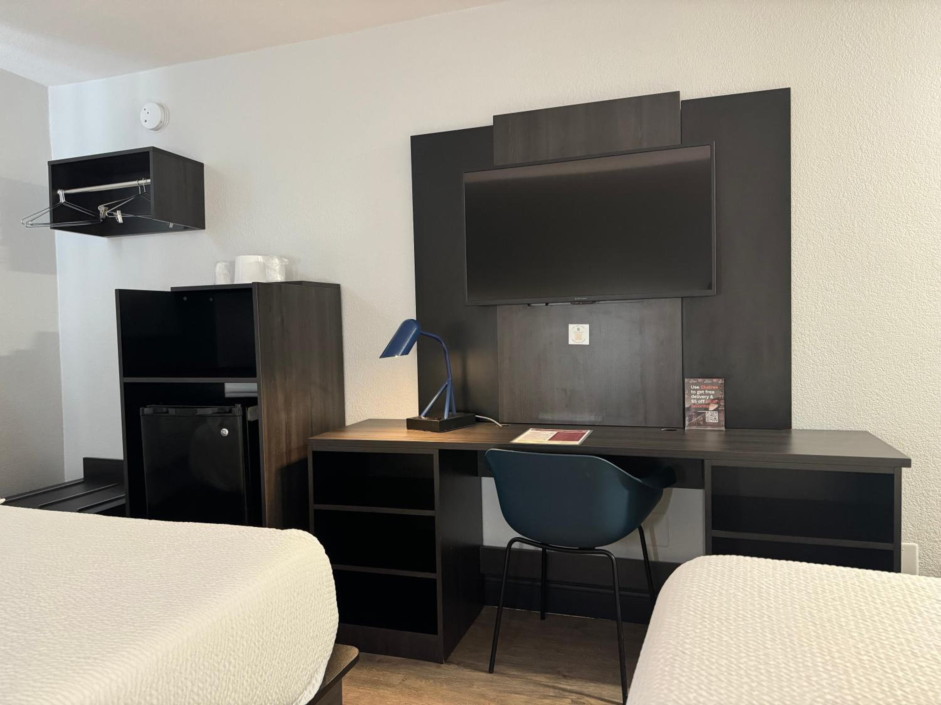 Motel 6 Hollywood — 8