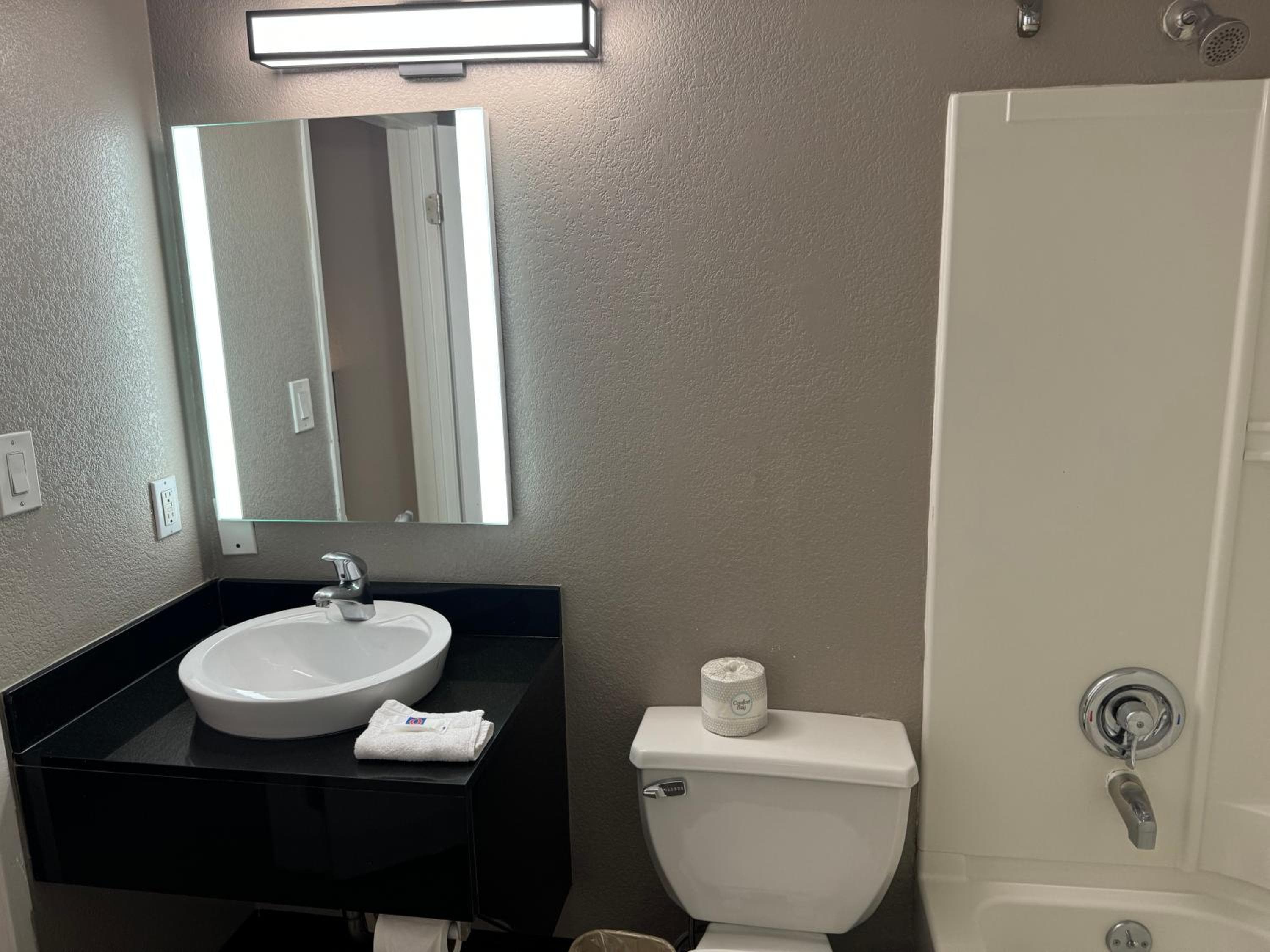Motel 6 Hollywood — 30