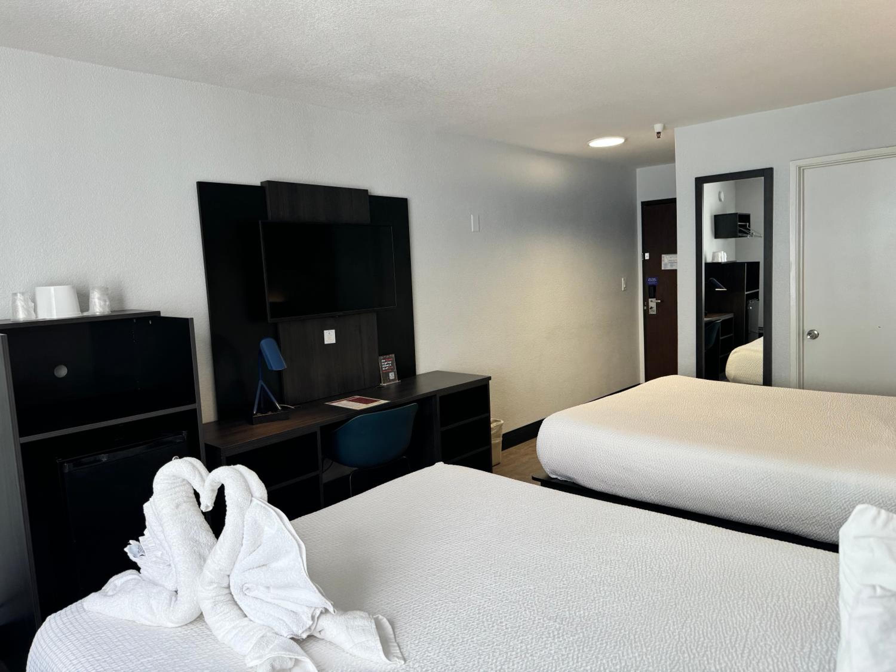 Motel 6 Hollywood — 28