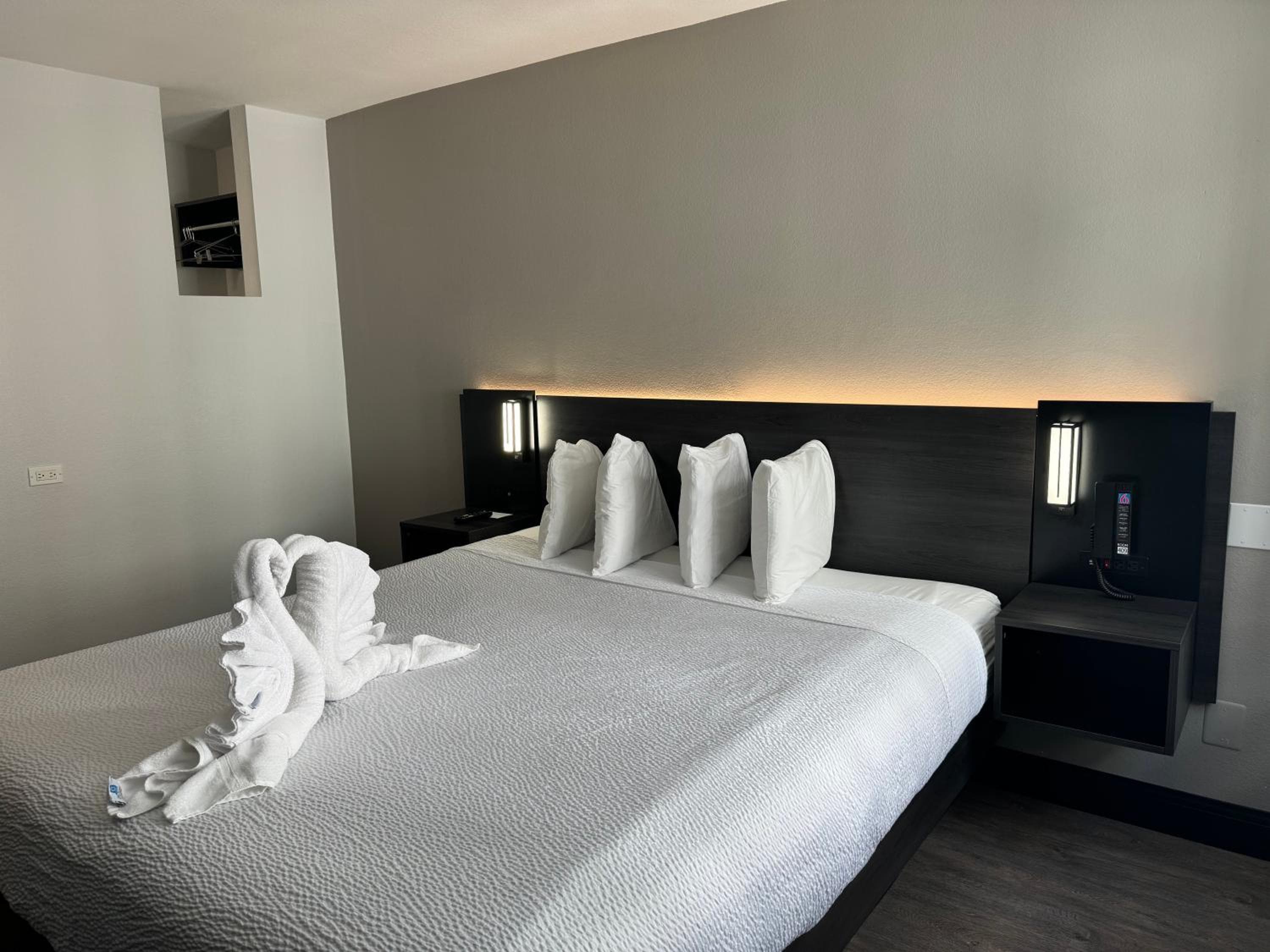 Motel 6 Hollywood — 9