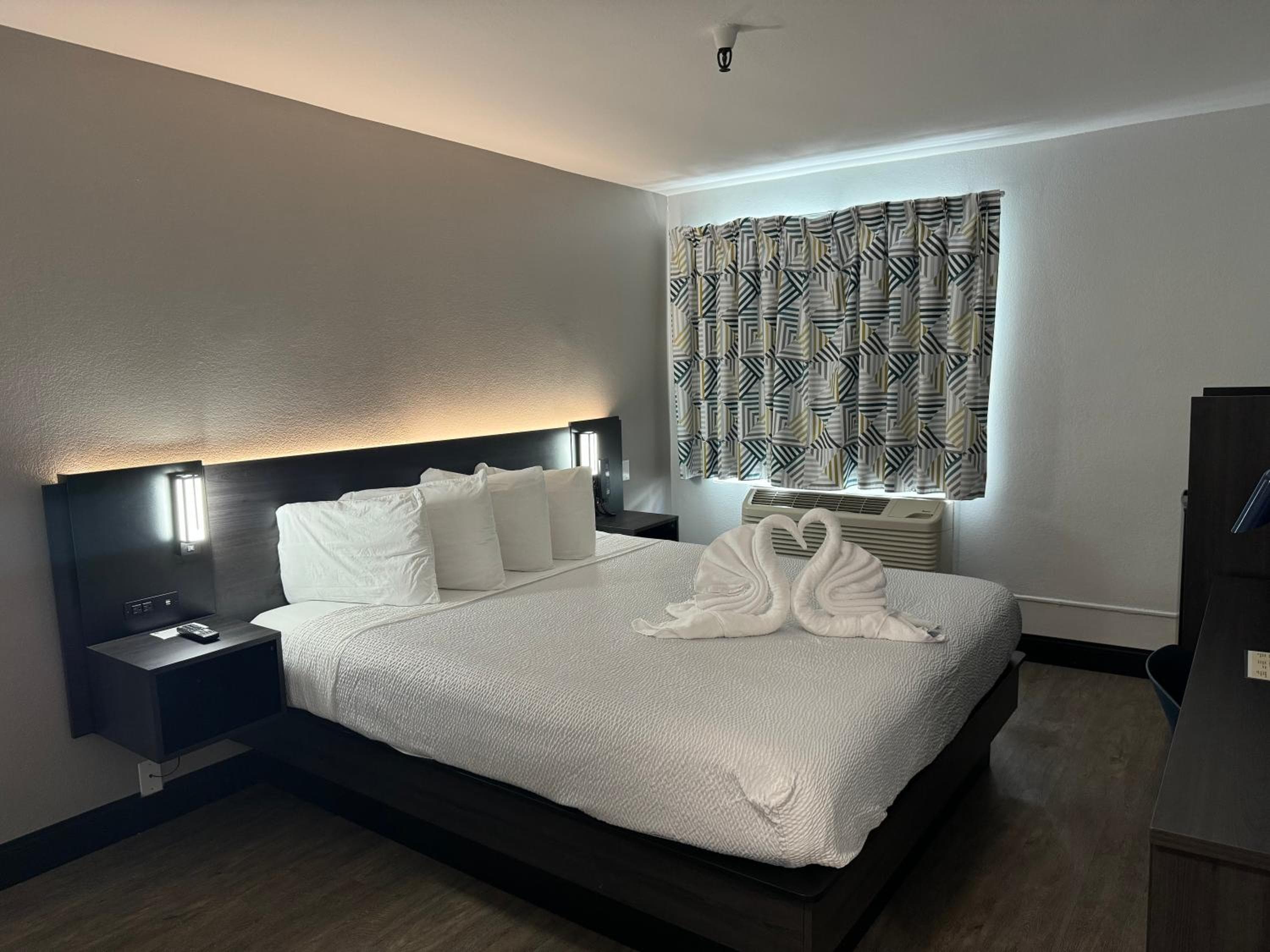 Motel 6 Hollywood — 14