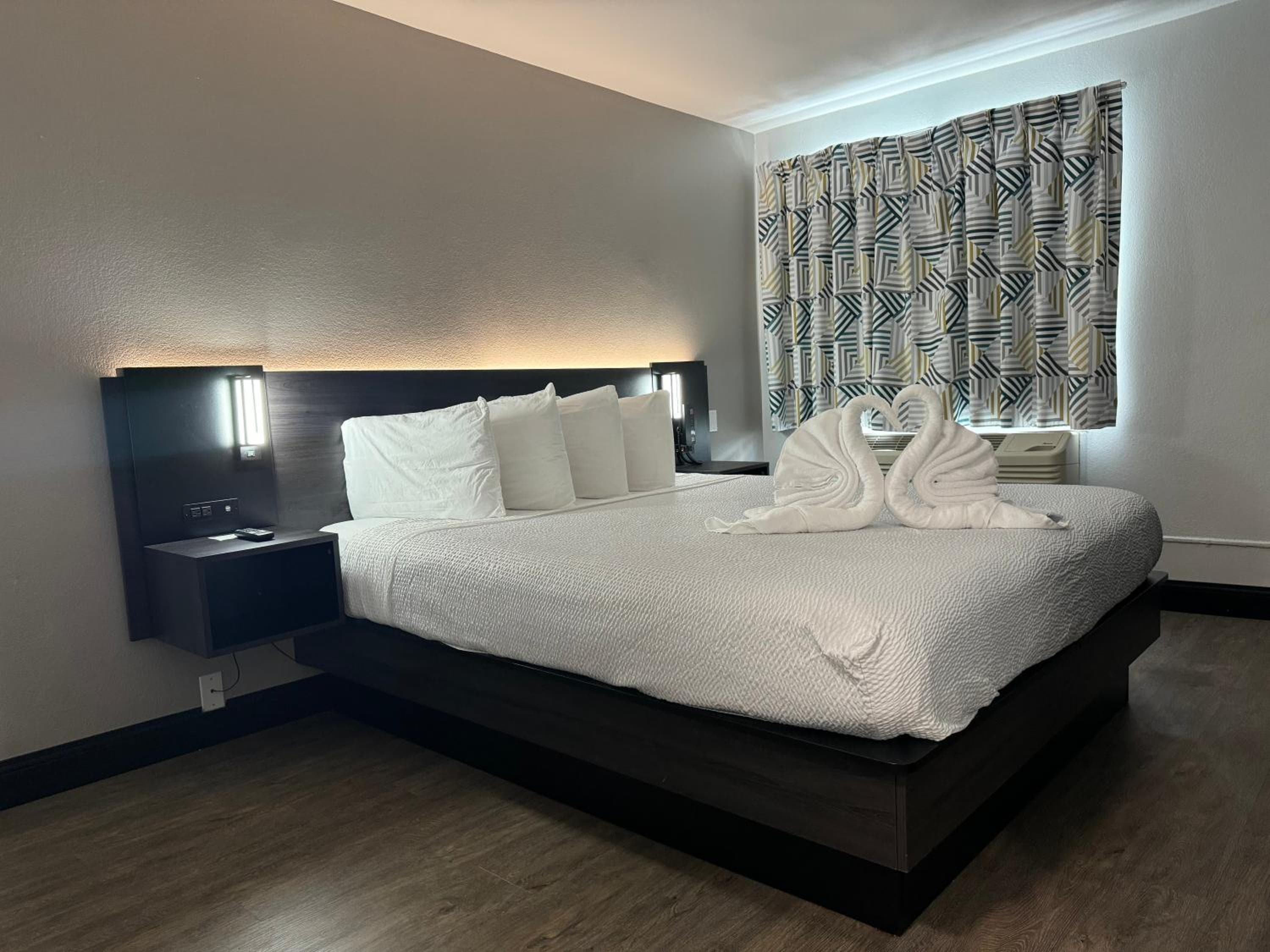 Motel 6 Hollywood — 26