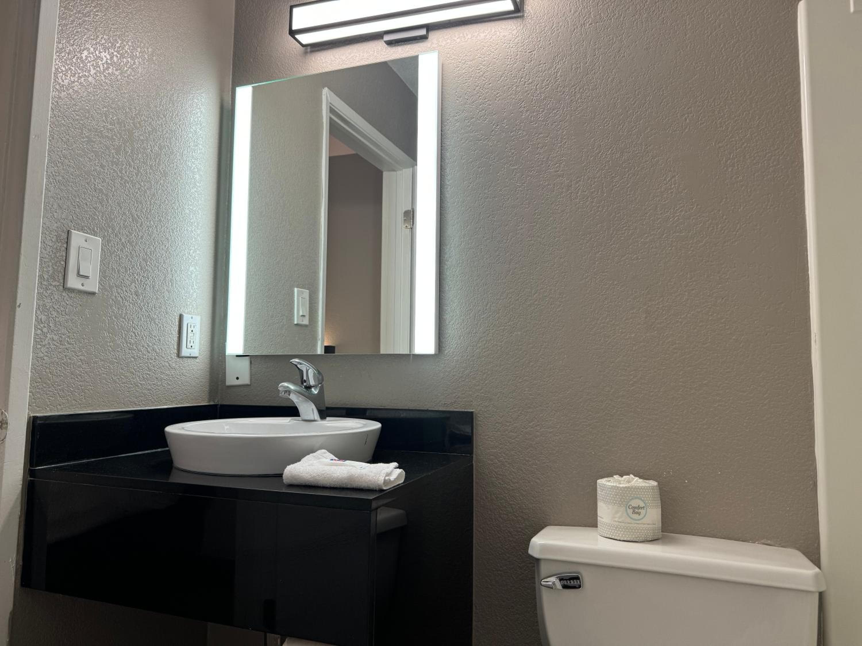 Motel 6 Hollywood — 23