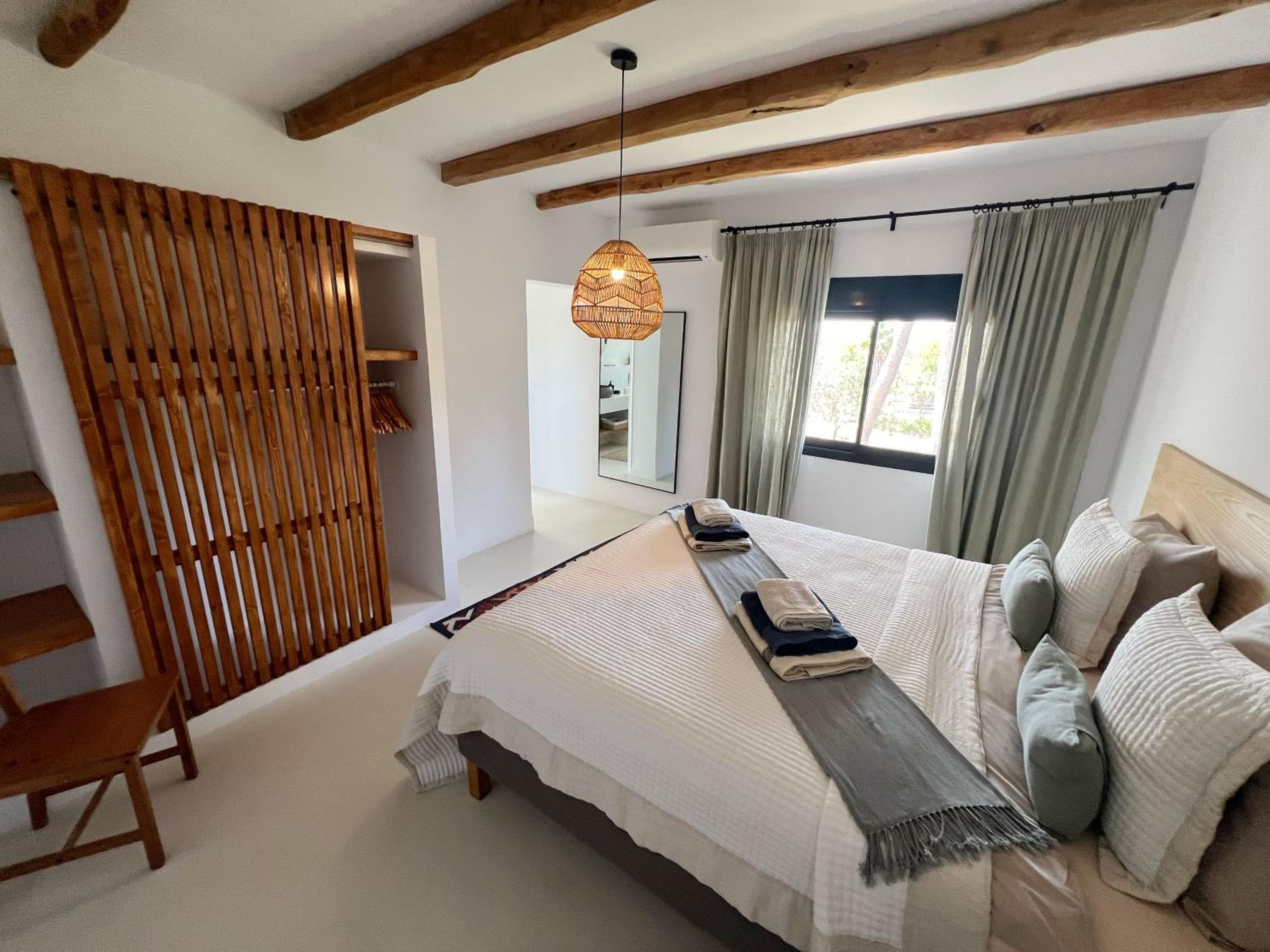 Amplia y lujosa villa en el centro de Ibiza — 25