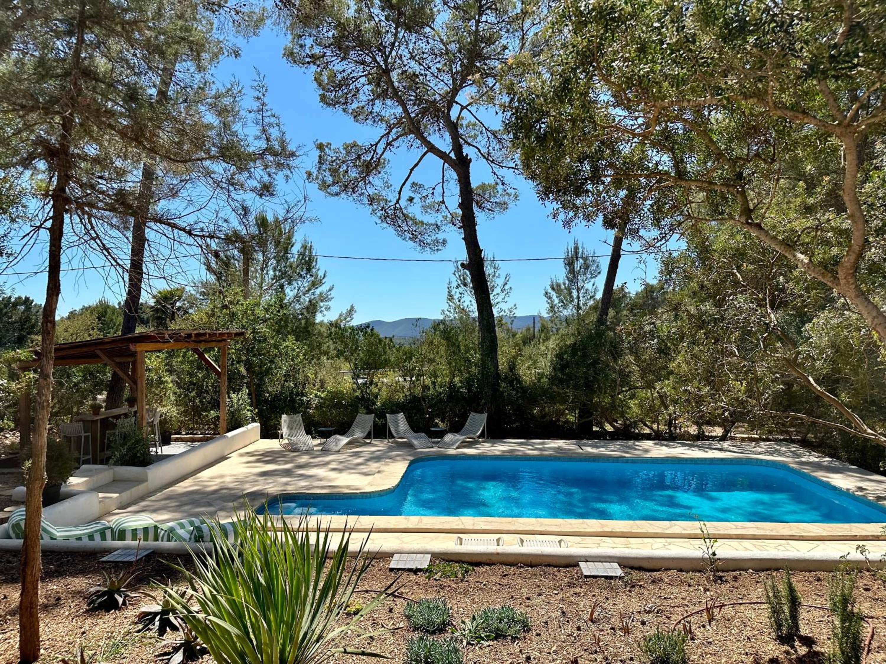 Luxury Ibiza Villa with Heated Pool & Outdoor Kitchen 8 Guests — 16