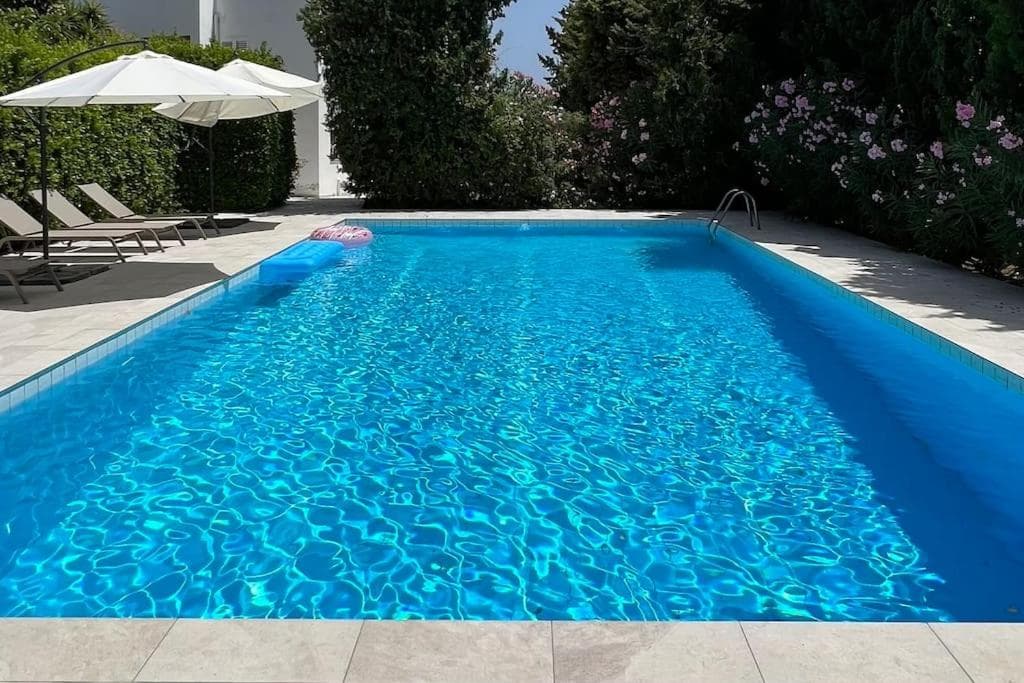 Villa en zona Playa D'en Bossa con gran piscina — 1