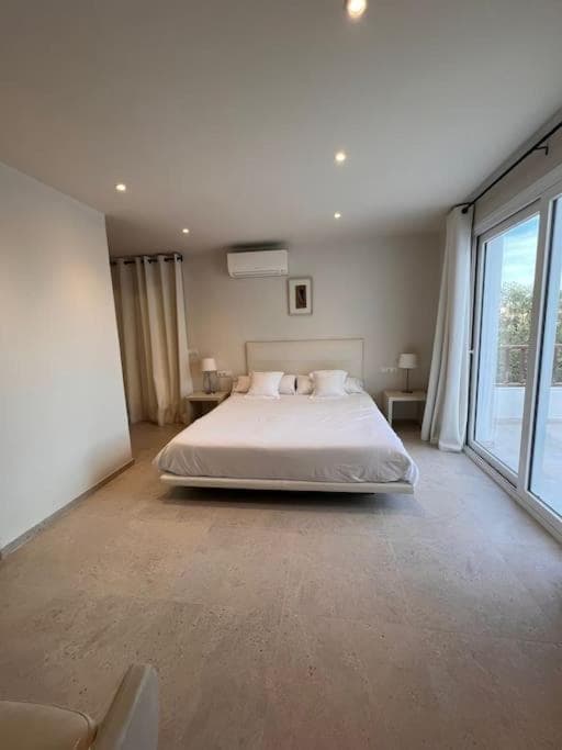 Villa en zona Playa D'en Bossa con gran piscina — 29
