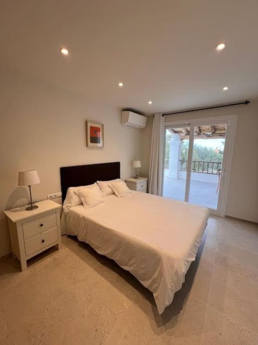 Villa en zona Playa D'en Bossa con gran piscina — 16