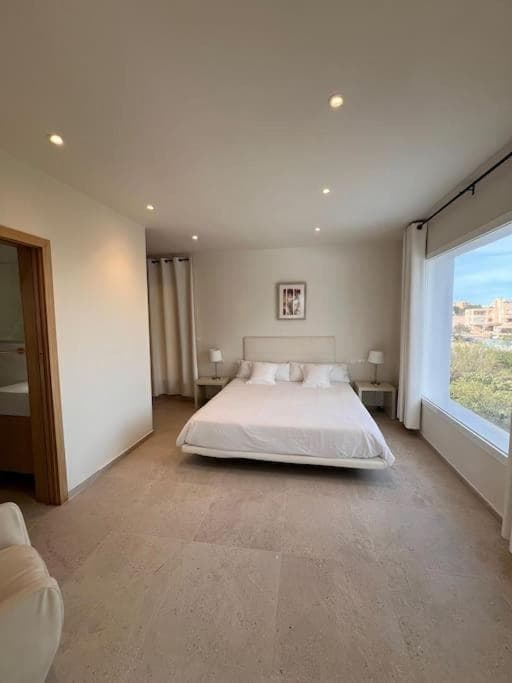 Villa en zona Playa D'en Bossa con gran piscina — 9