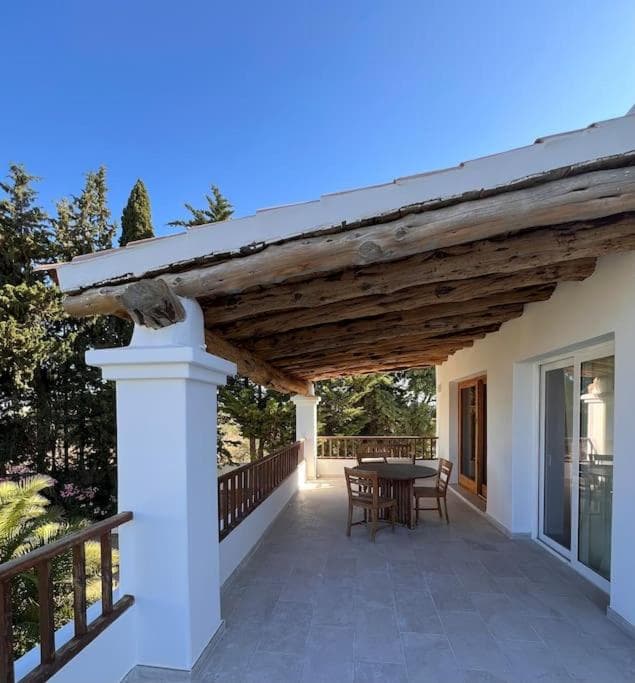 Villa en zona Playa D'en Bossa con gran piscina — 4