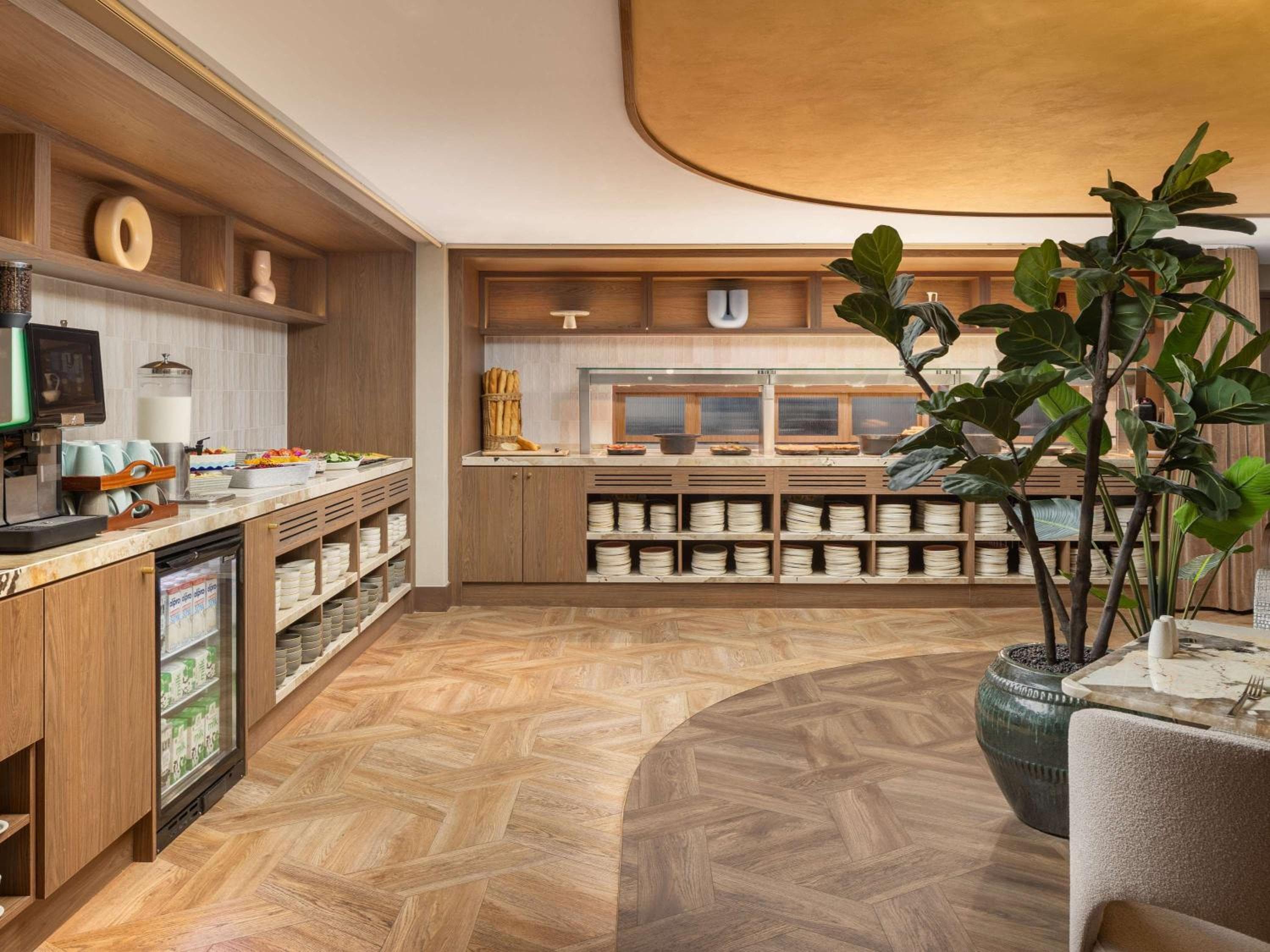 Mercure London Earls Court — 17