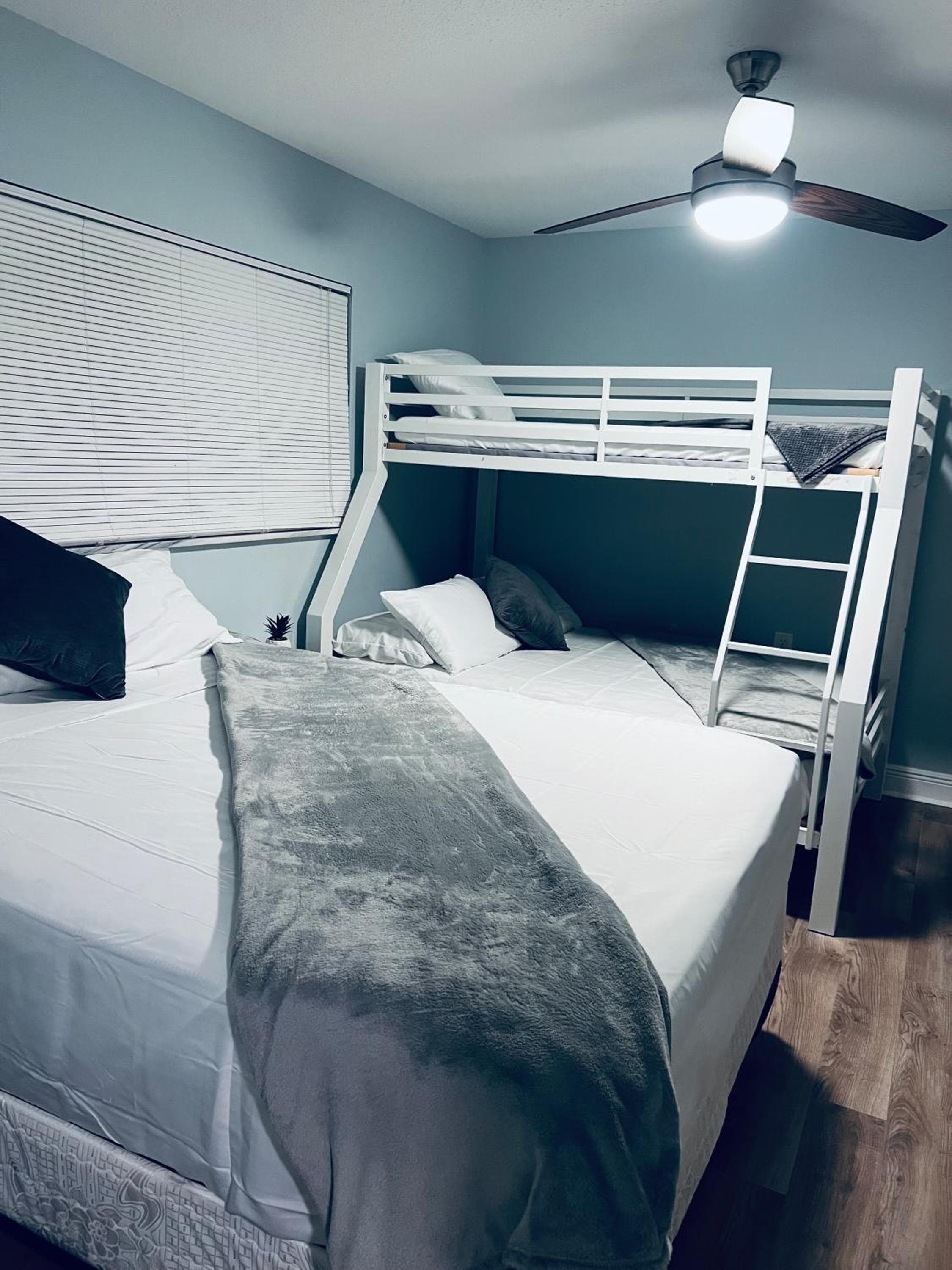 Spacious 4BR Home in Tampa Near Busch Gardens — 10