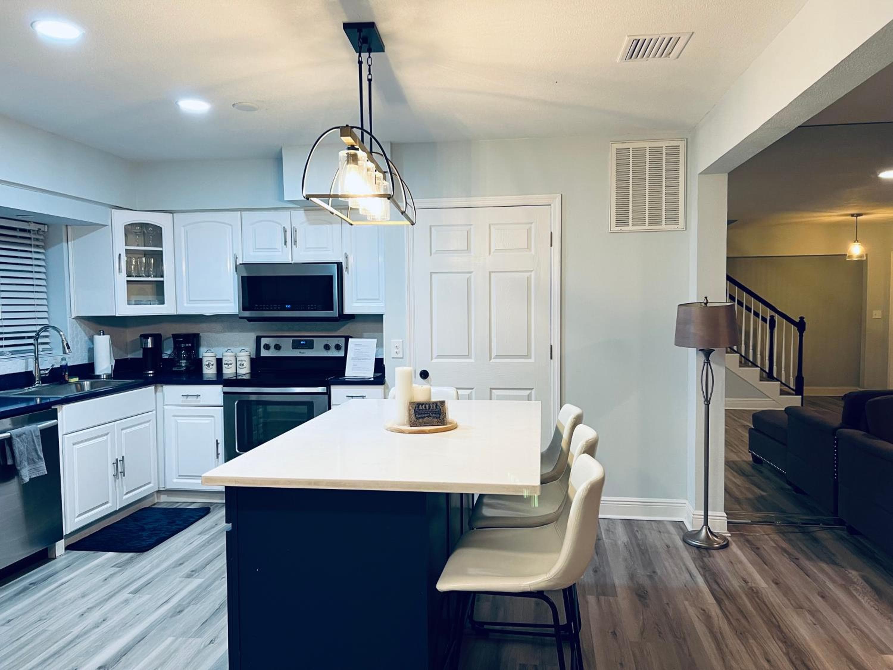 Spacious 4BR Home in Tampa Near Busch Gardens — 11
