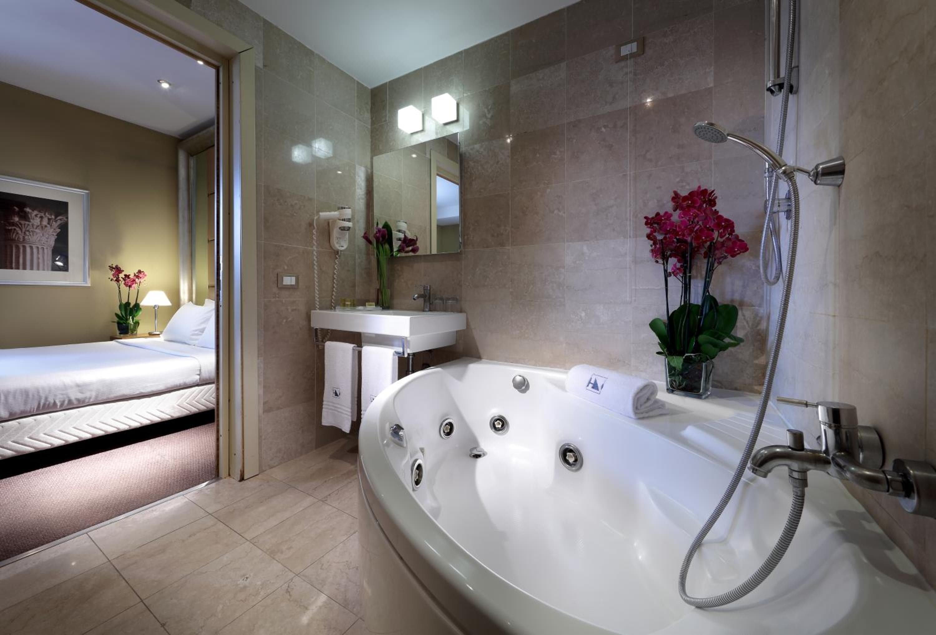 Mercure Roma Centro Saint John — 13