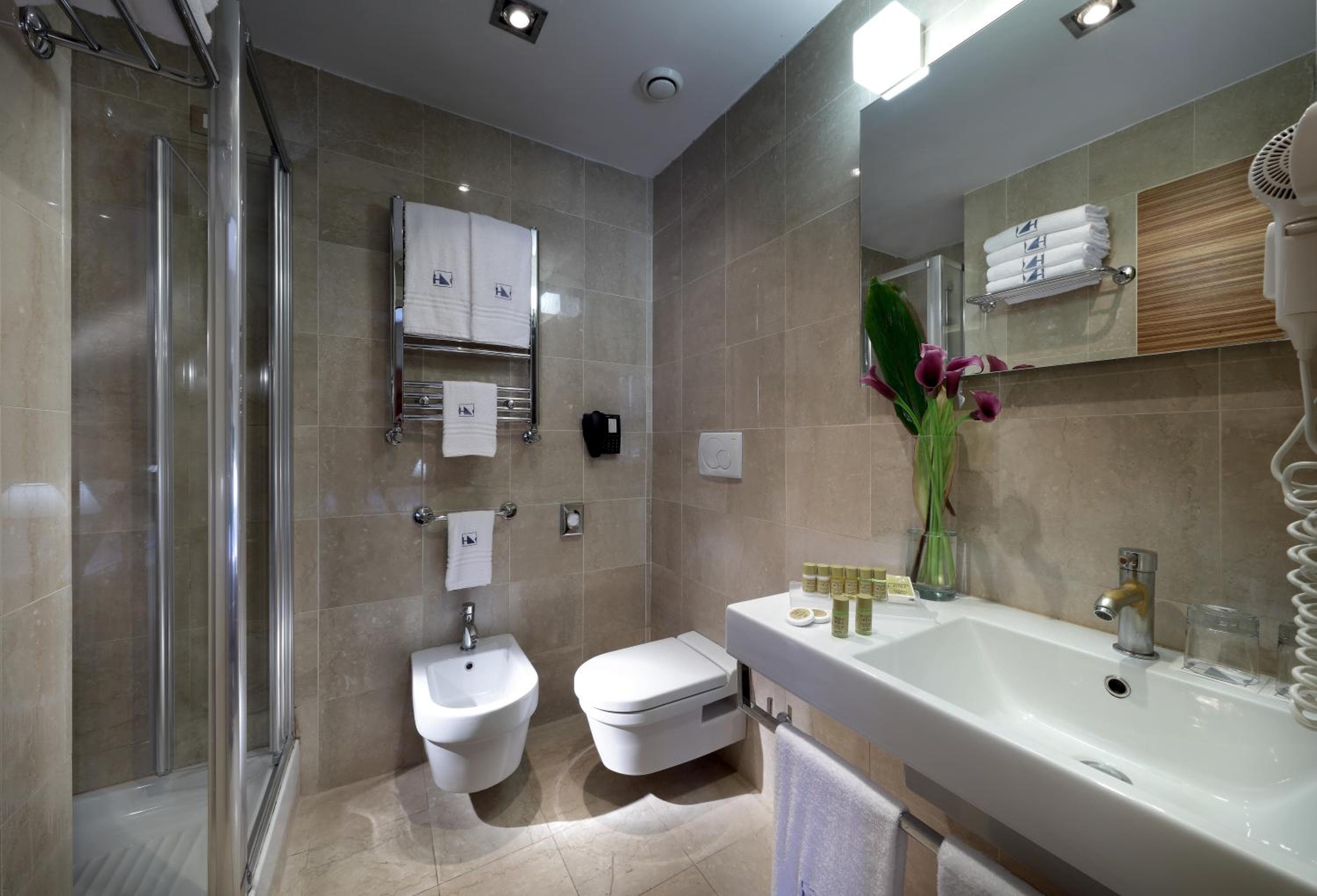 Mercure Roma Centro Saint John — 11