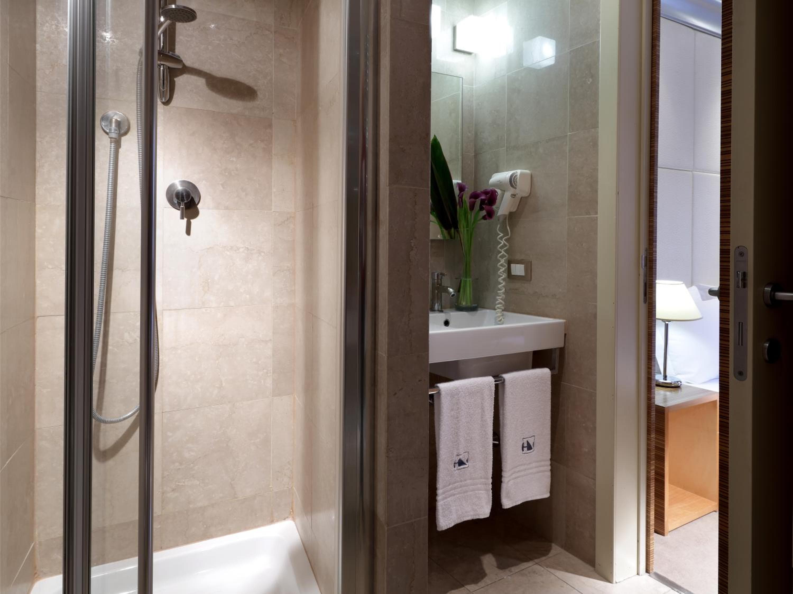 Mercure Roma Centro Saint John — 10