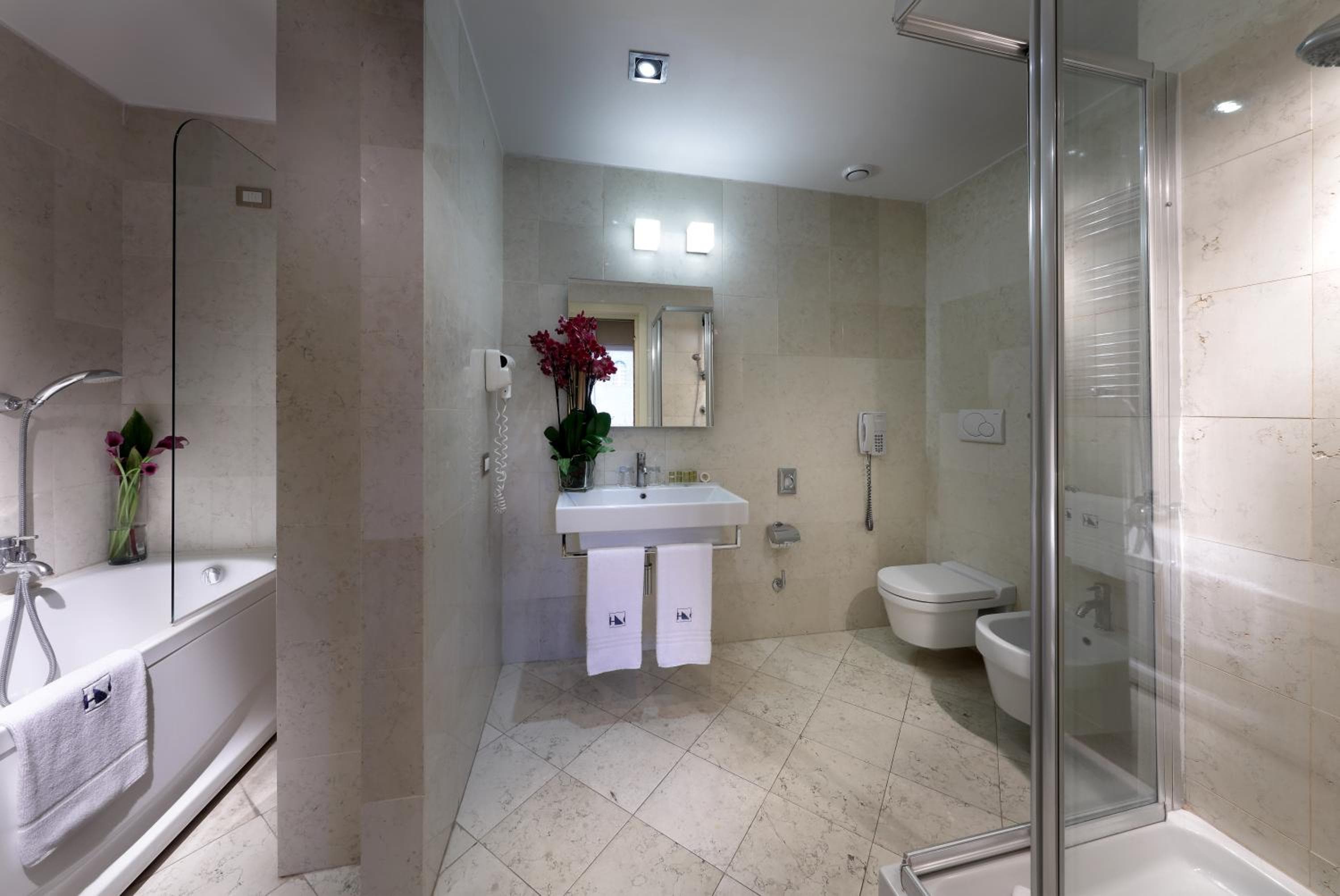 Mercure Roma Centro Saint John — 22