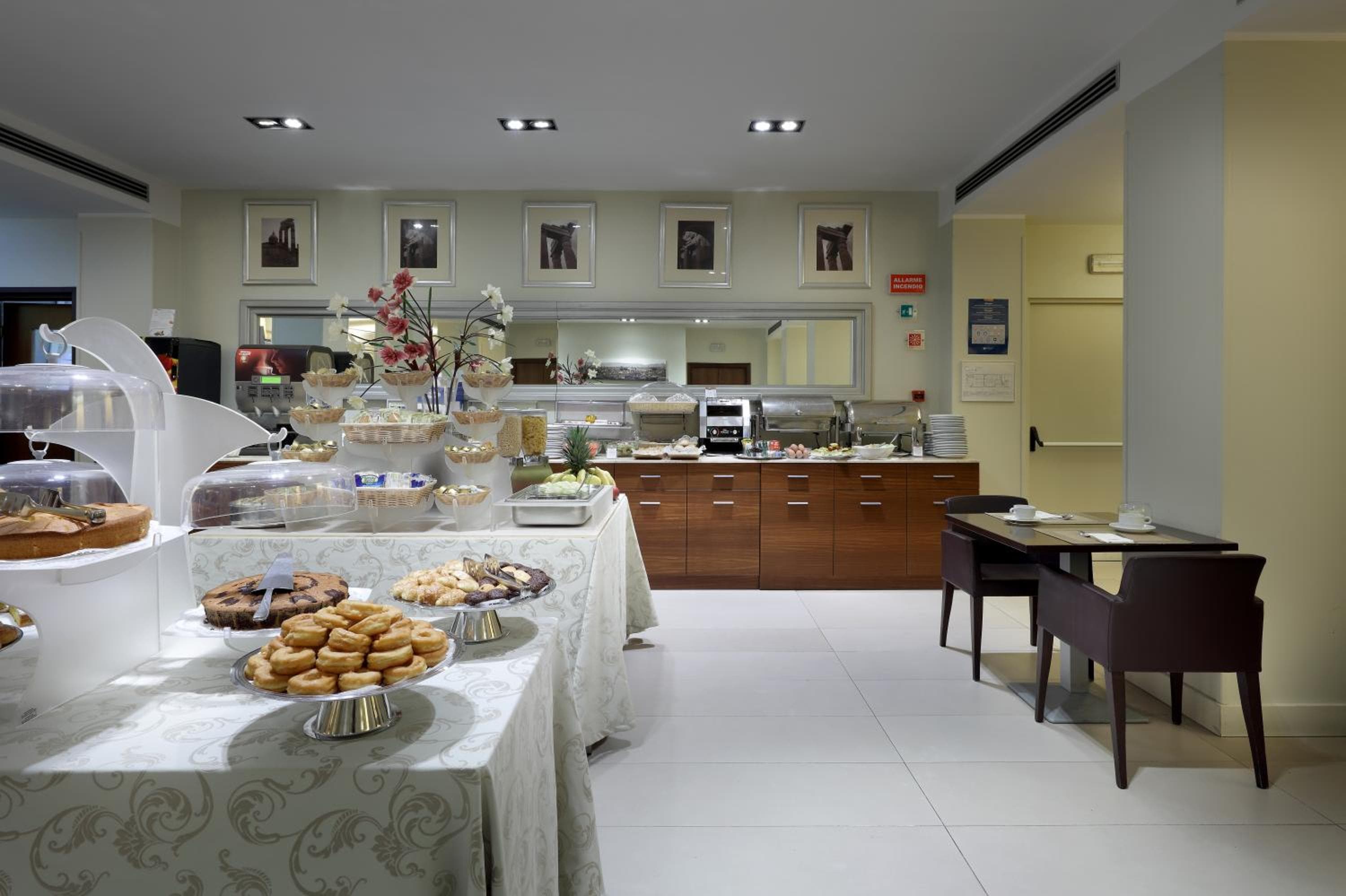 Mercure Roma Centro Saint John — 26