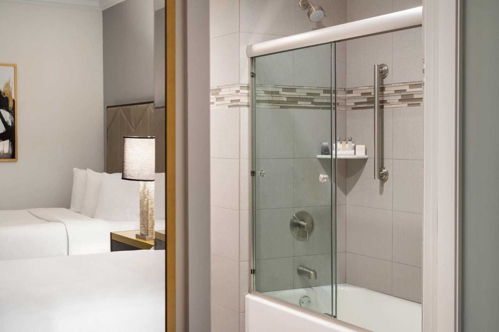 Martinique New York on Broadway, Curio Collection by Hilton — 4